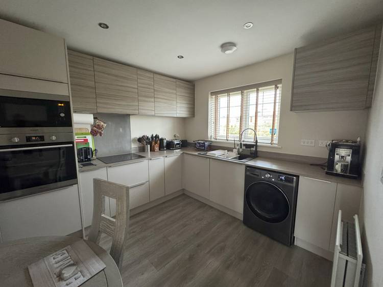 4 bedroom semi-detached house