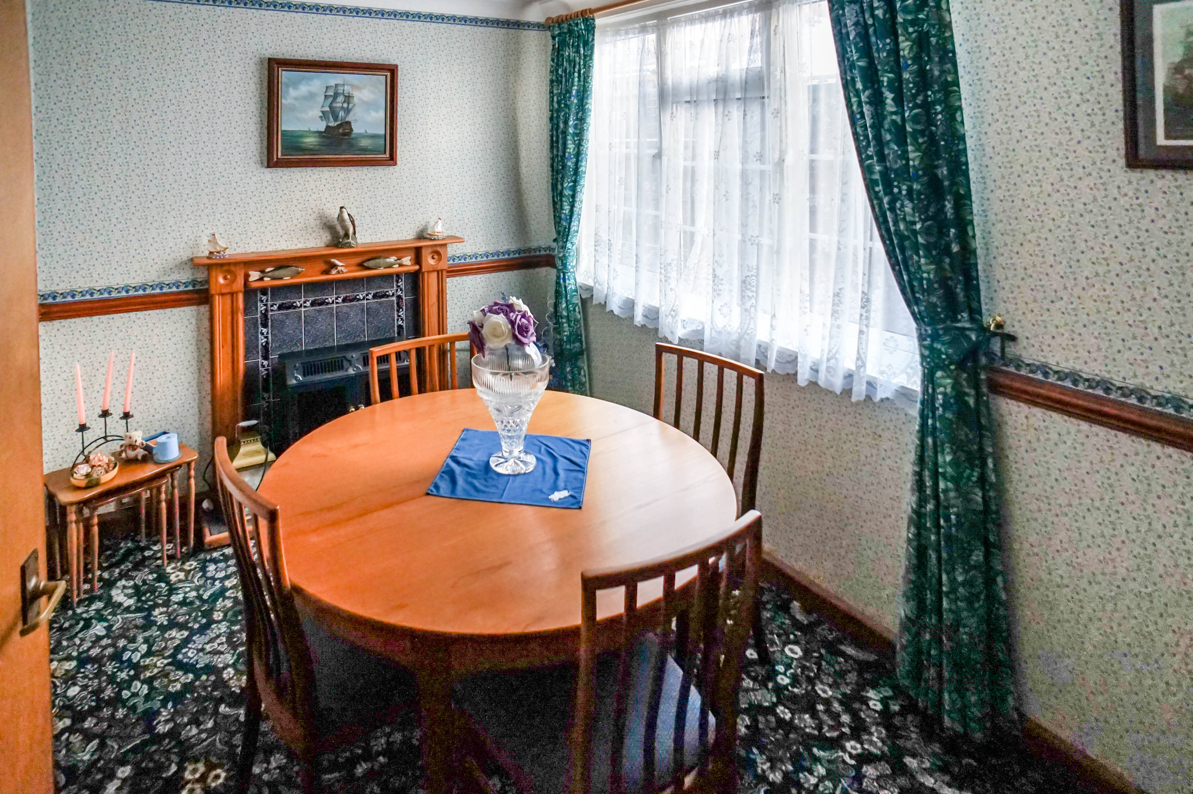 Bed 3 / Dining Room