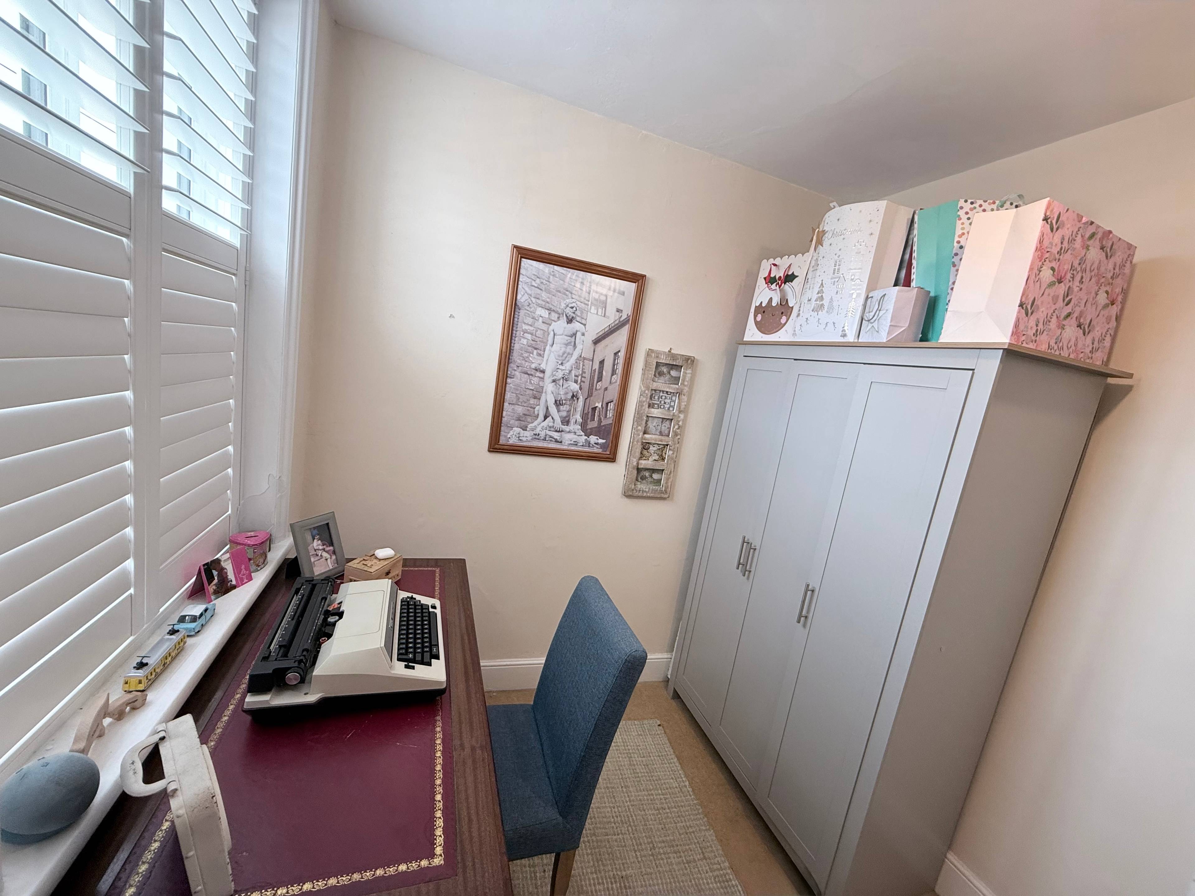 Office / Bed' Five
