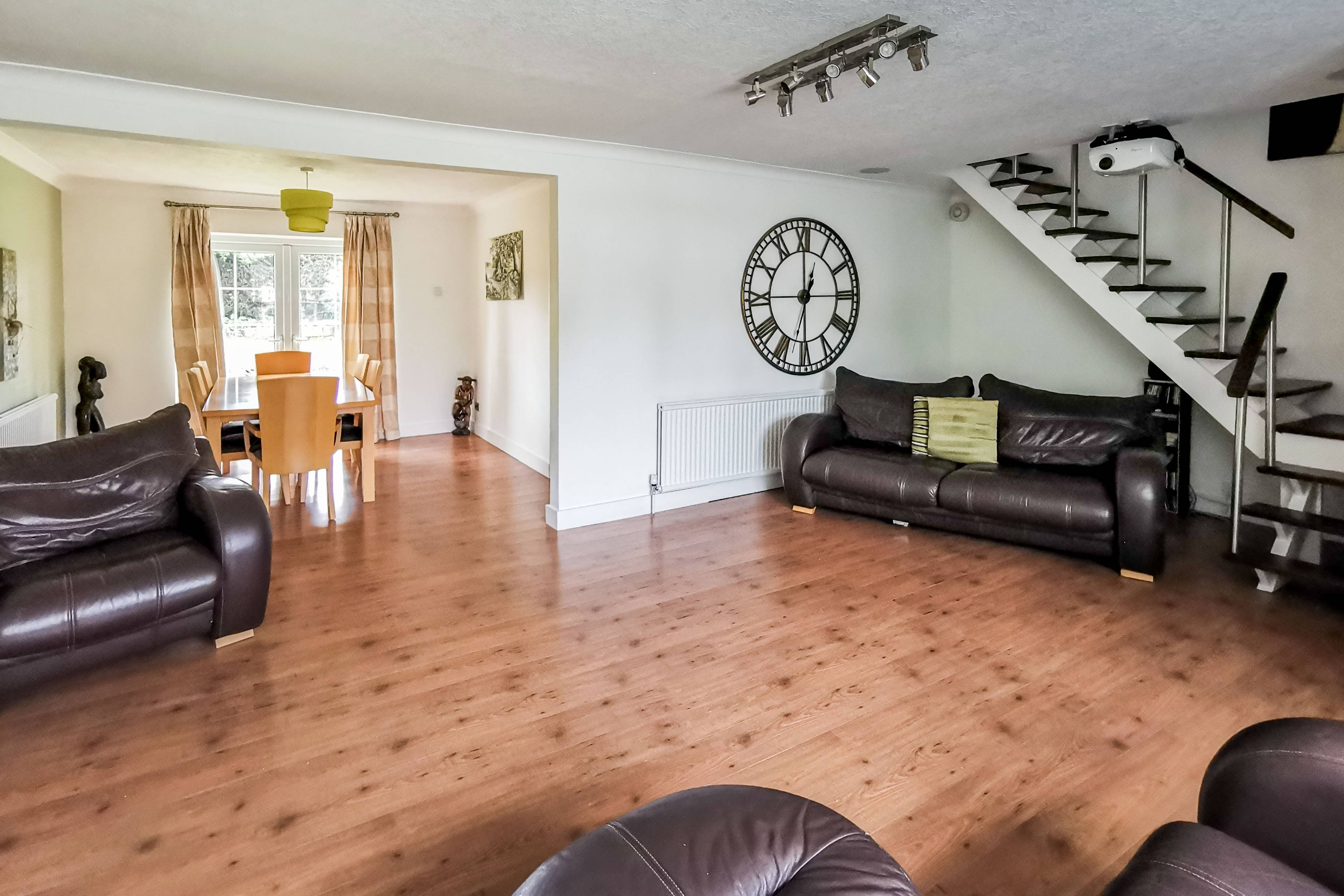 Lounge/Dining Room