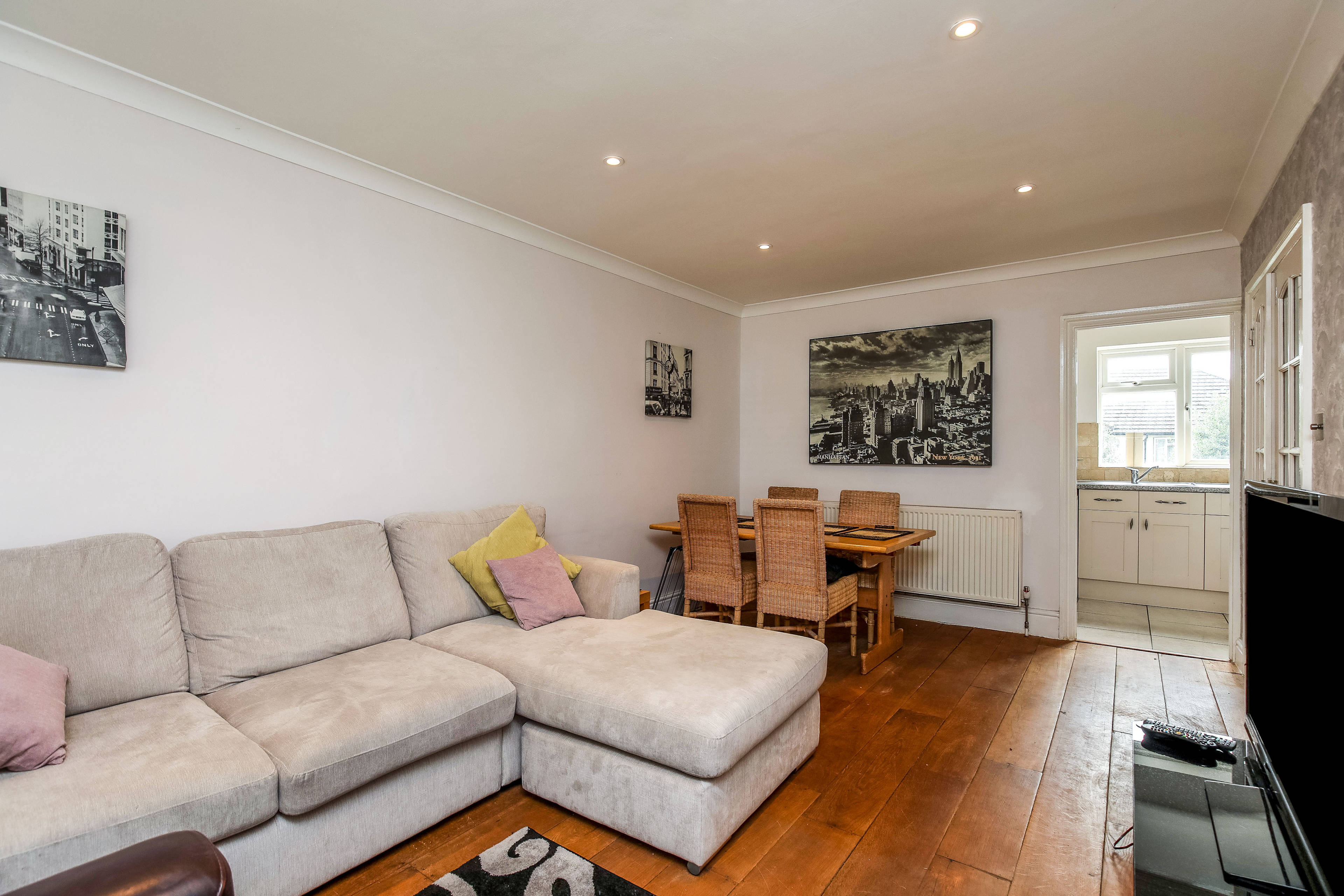 Lounge/Dining Room
