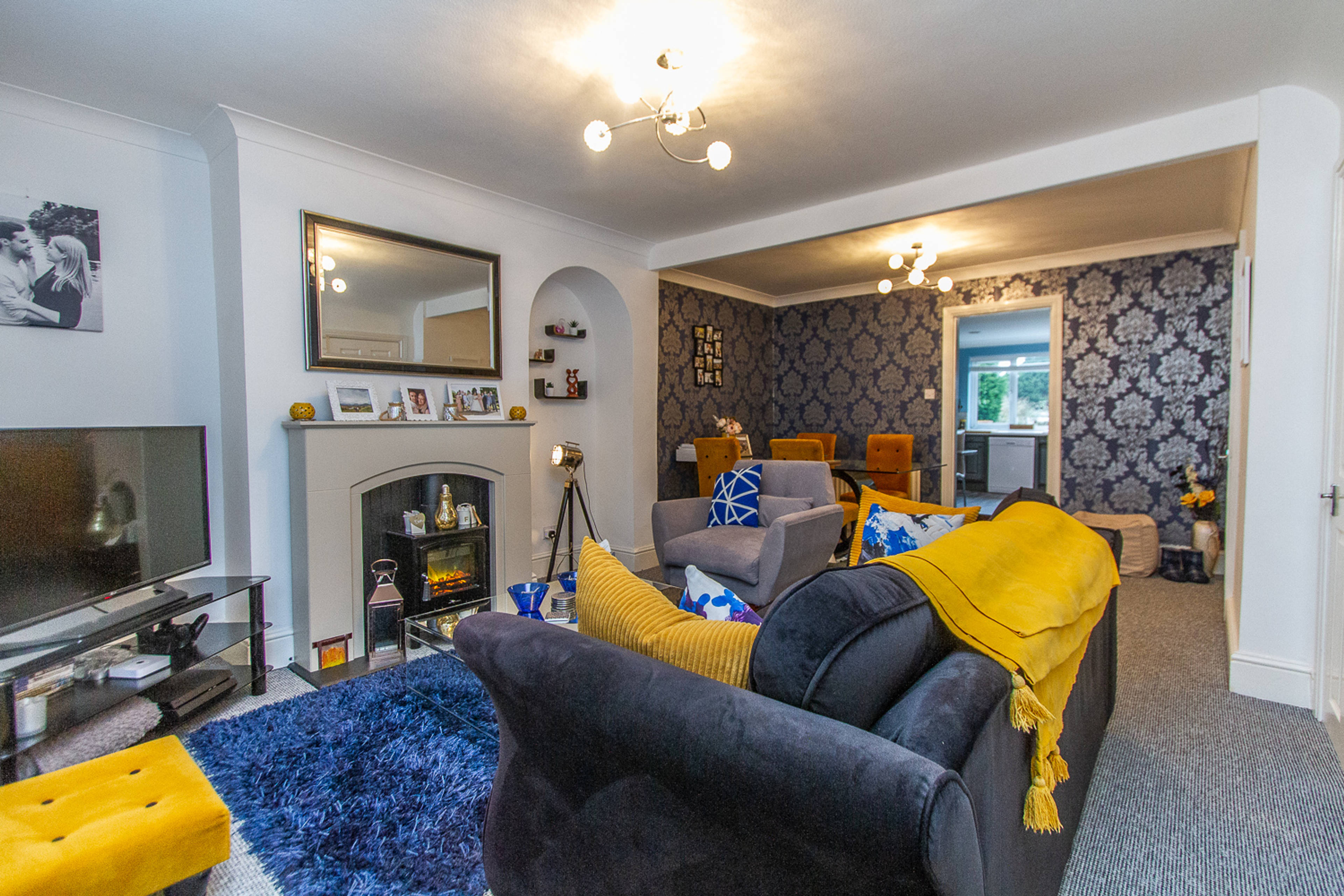 Lounge/Dining Room
