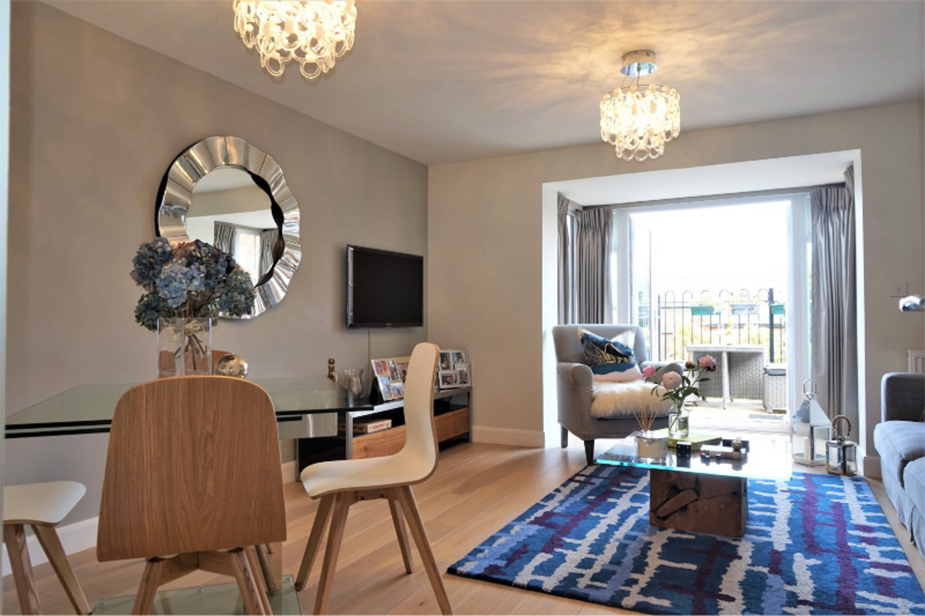 Lounge/Dining Room
