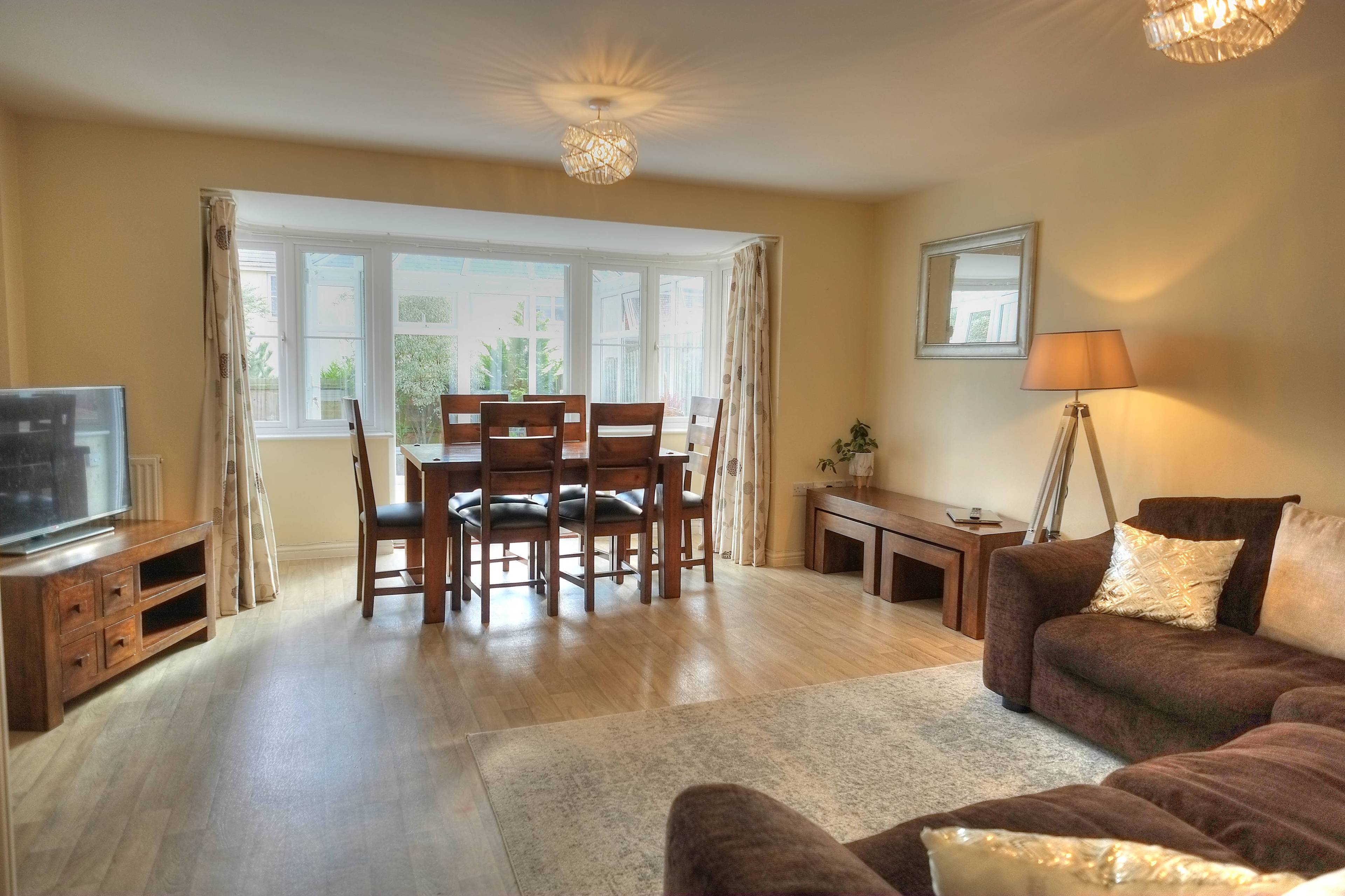 Lounge/Dining Room