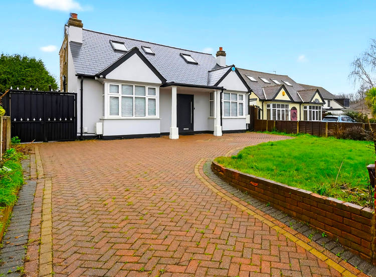 5 bedroom detached bungalow