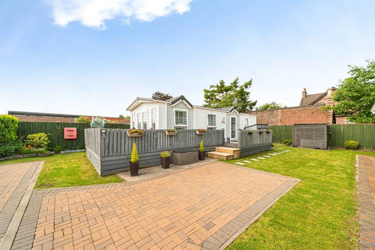2 bedroom detached bungalow