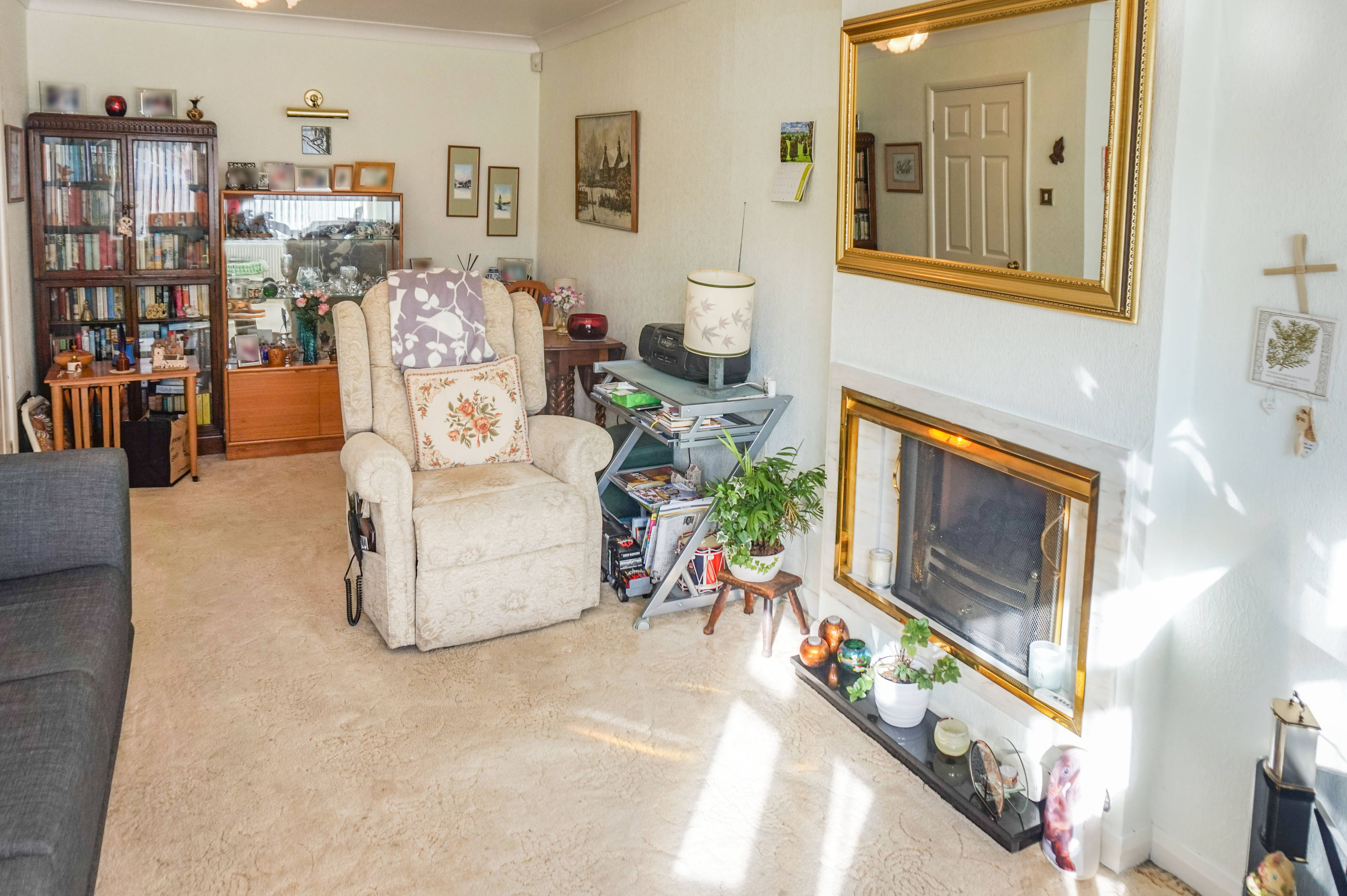 Lounge/Dining Room