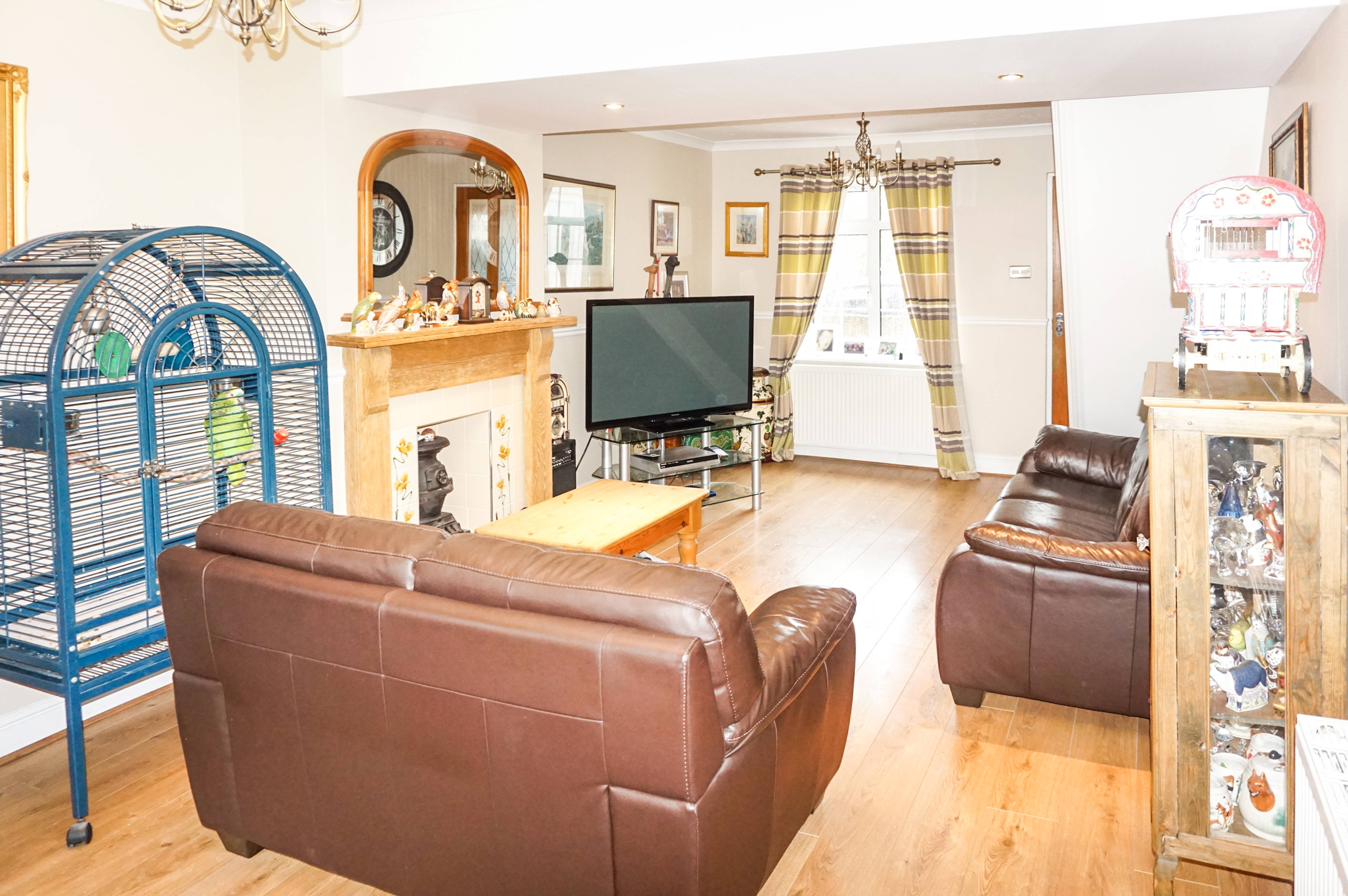 Lounge/Dining Room