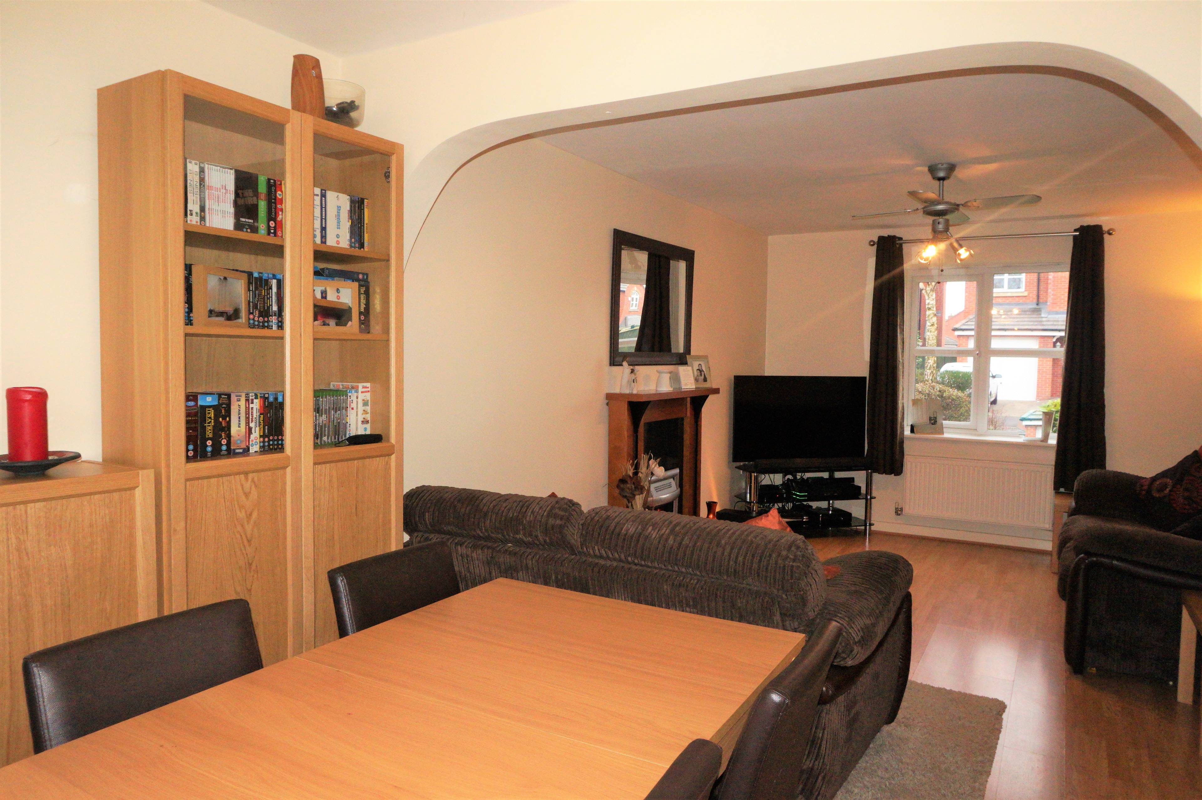 Lounge/Dining Room