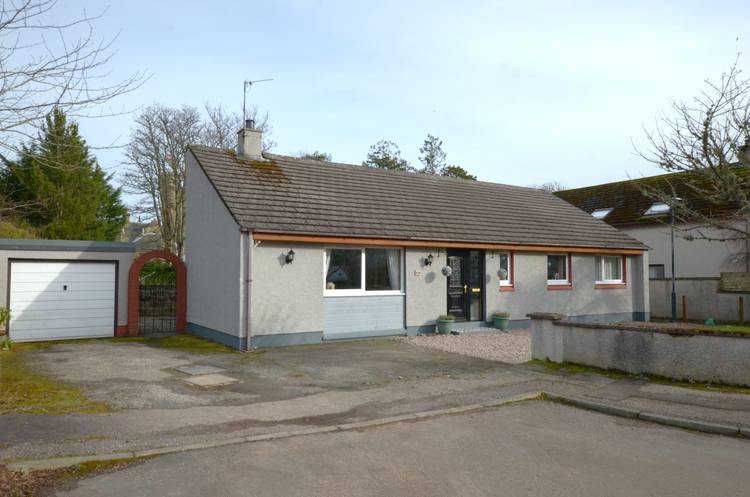 3 bedroom detached bungalow