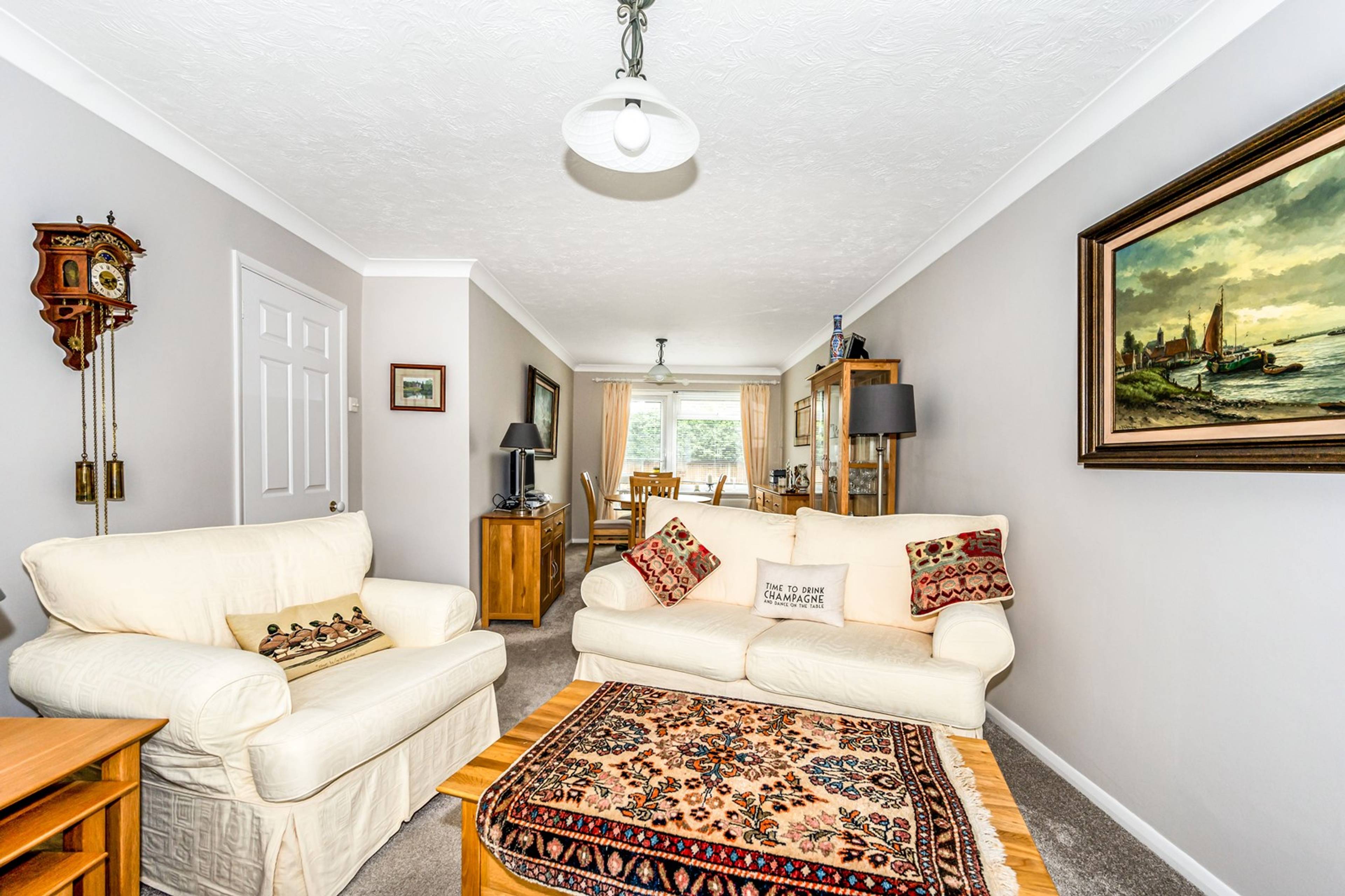 Lounge/Dining Room