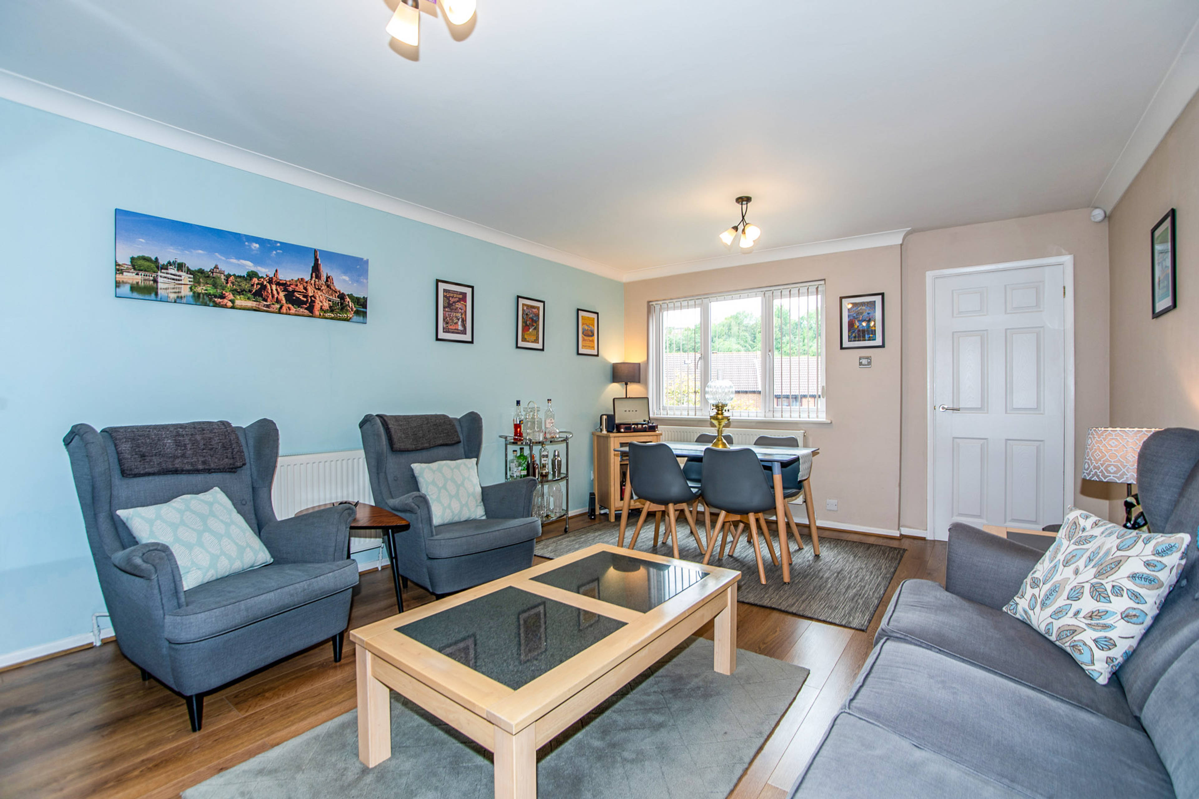 Lounge/Dining Room