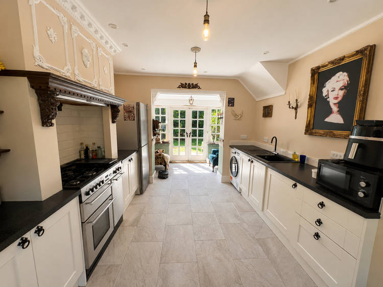 2 bedroom detached house