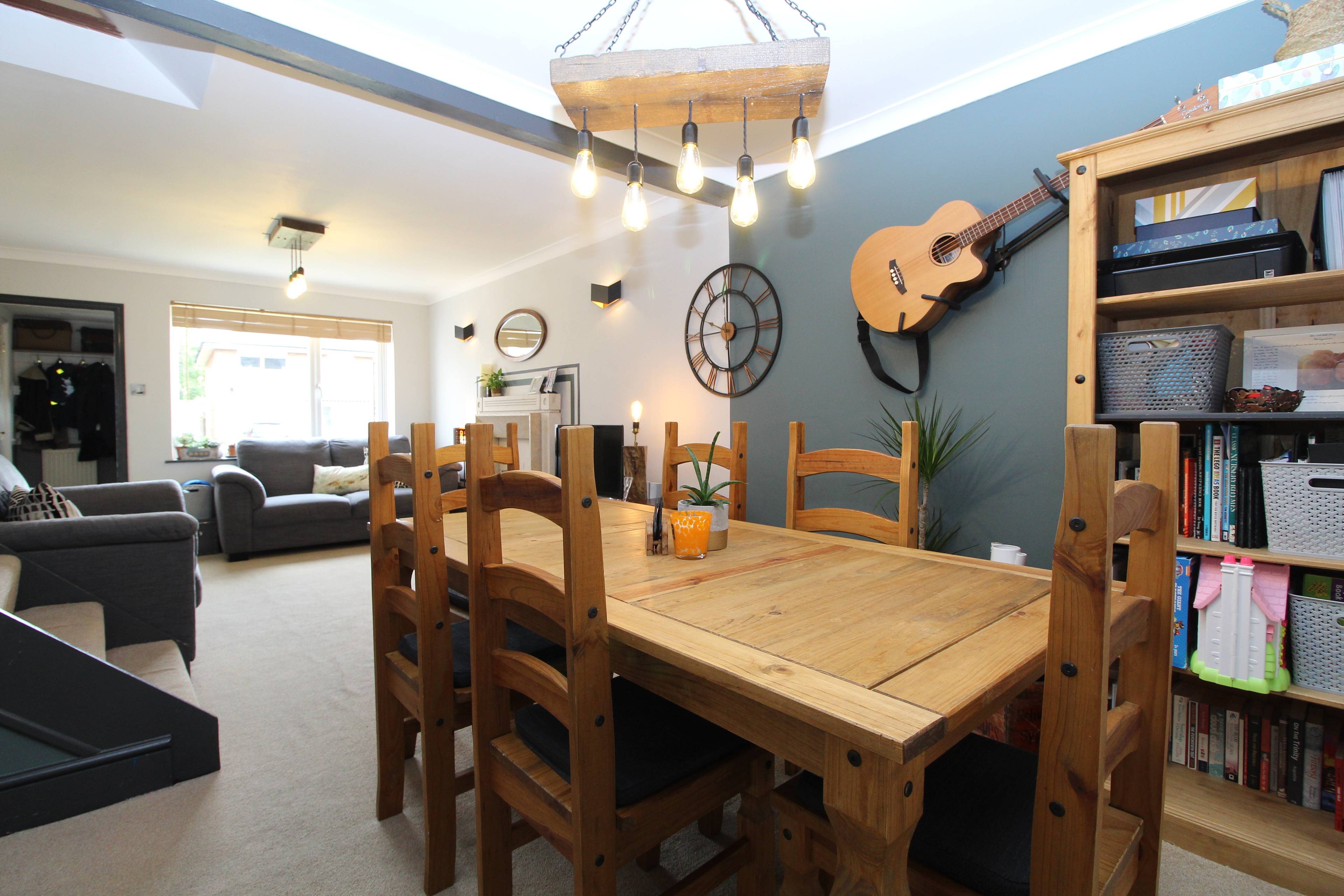 Lounge/Dining Room