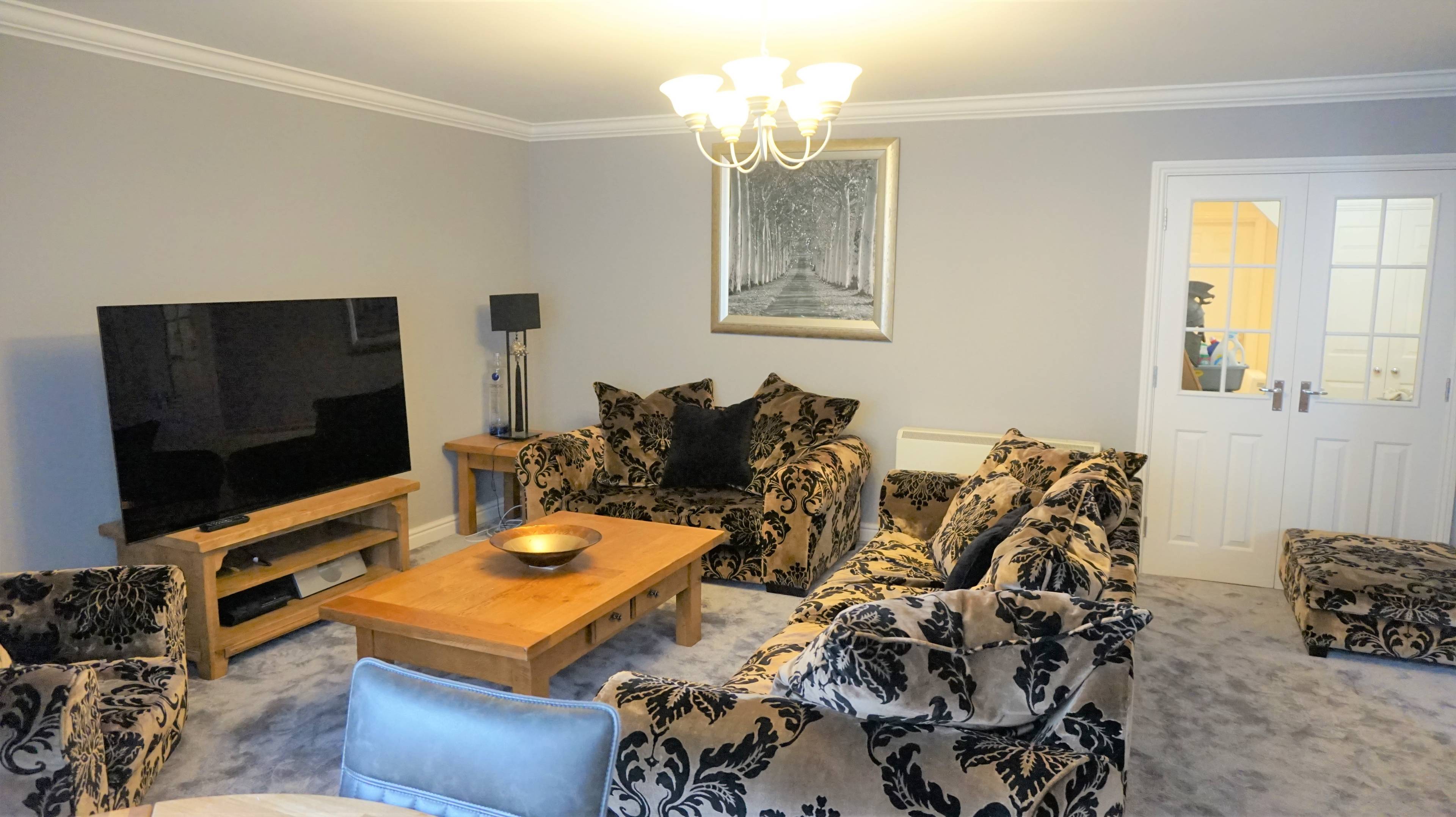 Lounge/Dining Room