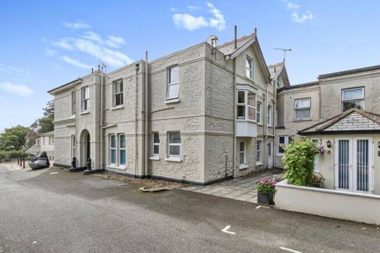 2 bedroom flat