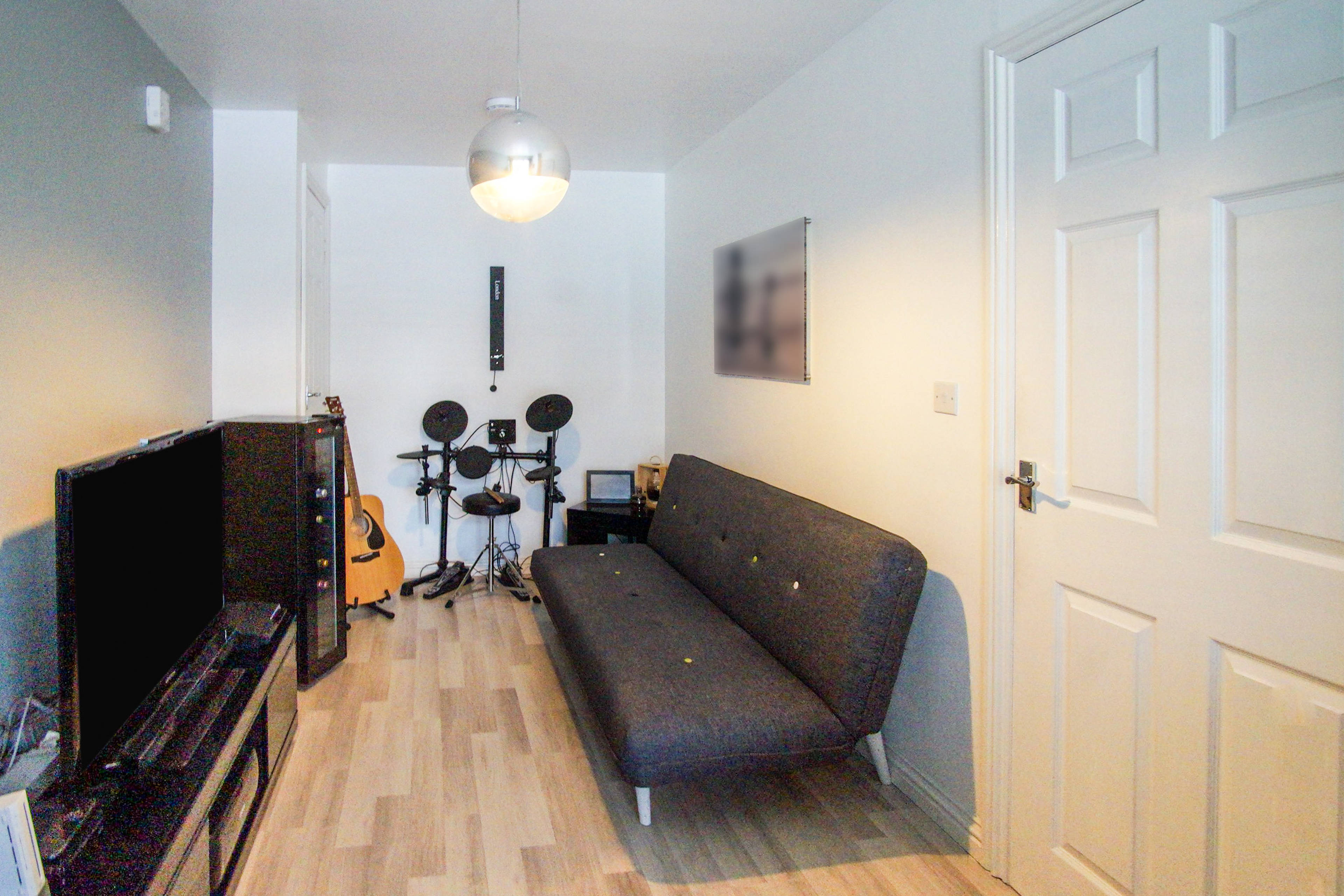 Bedroom 5/Games Room