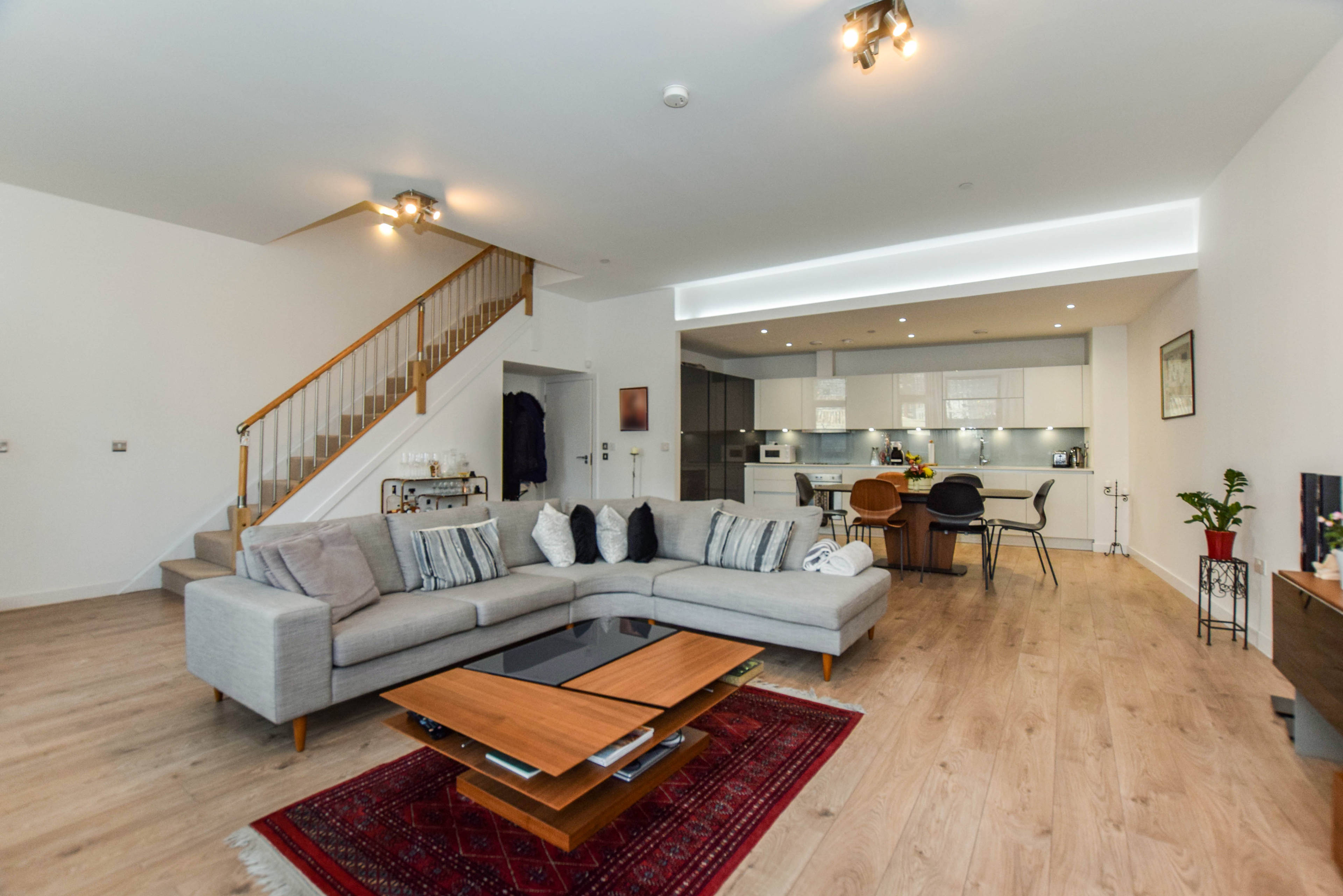 Lounge / Kitchen