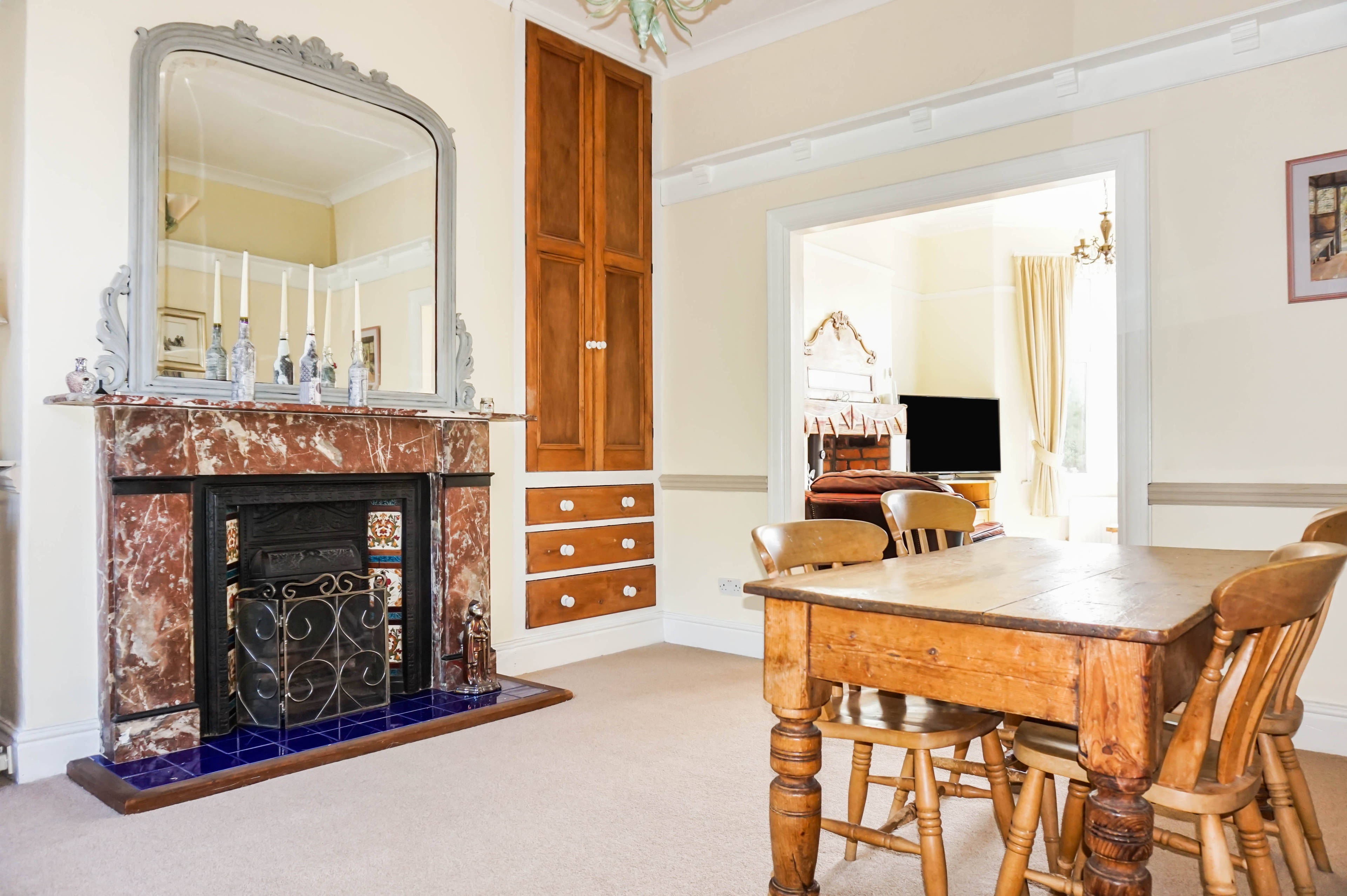Lounge/Dining Room
