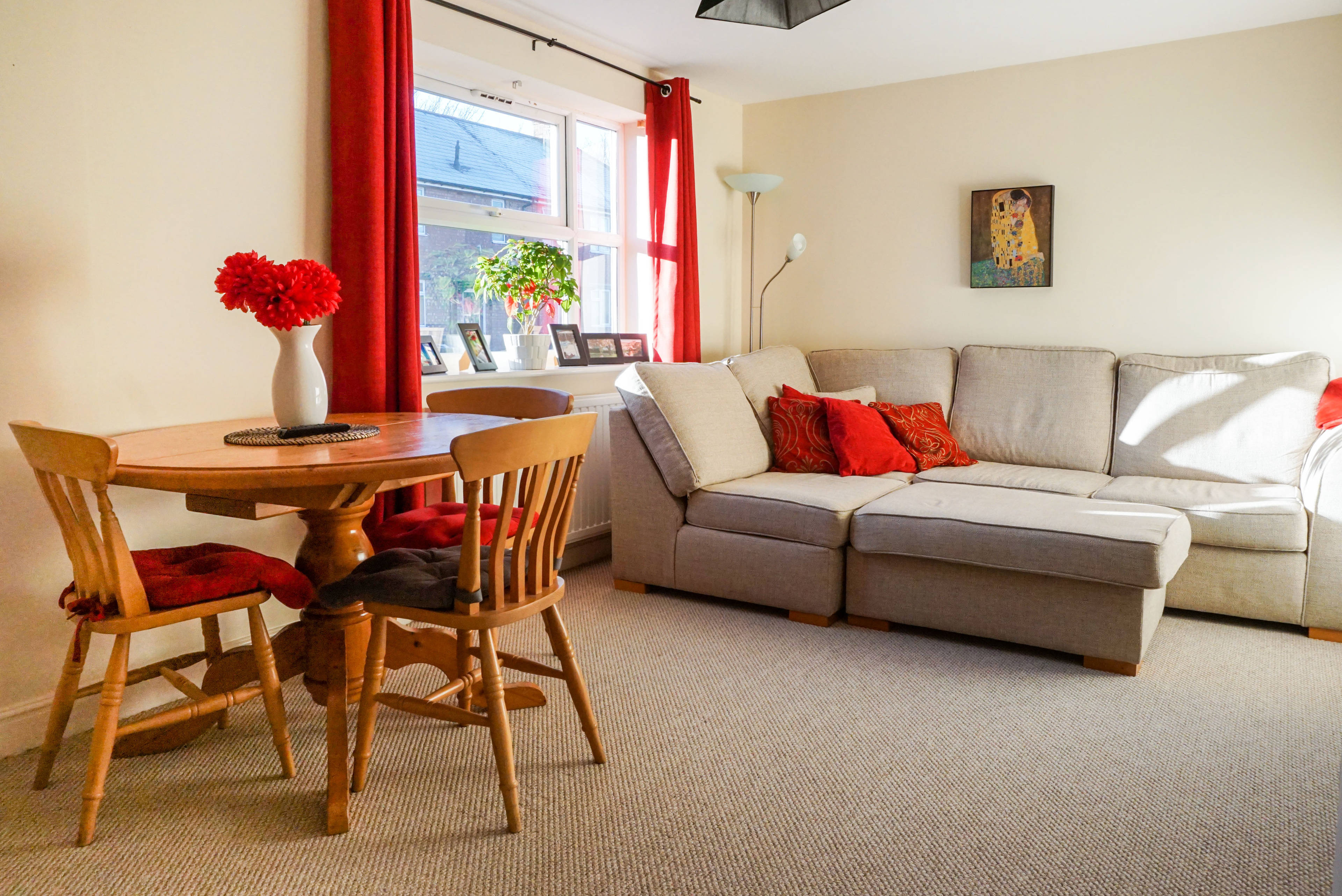 Lounge/Dining Room