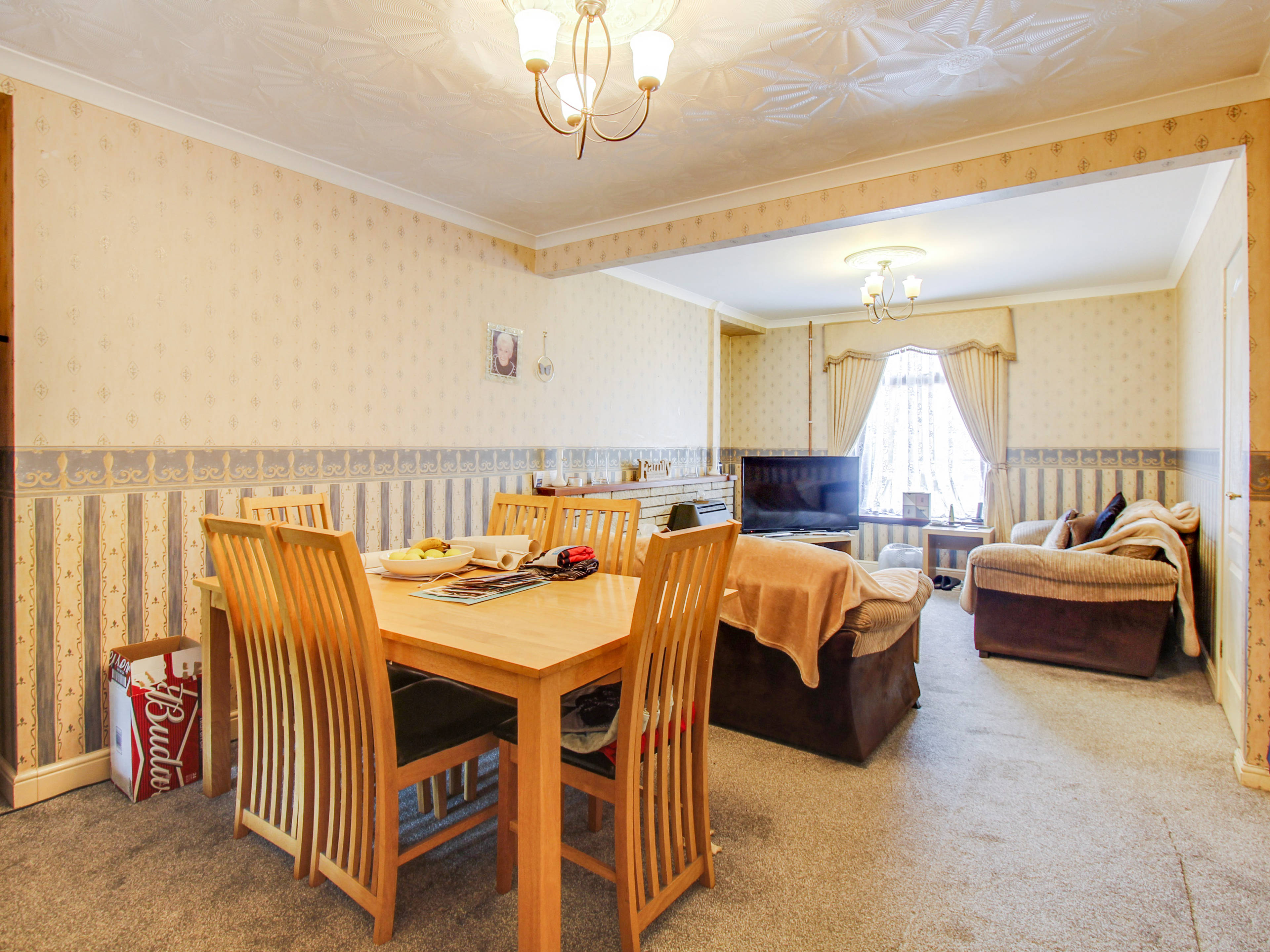 Lounge/Dining Room
