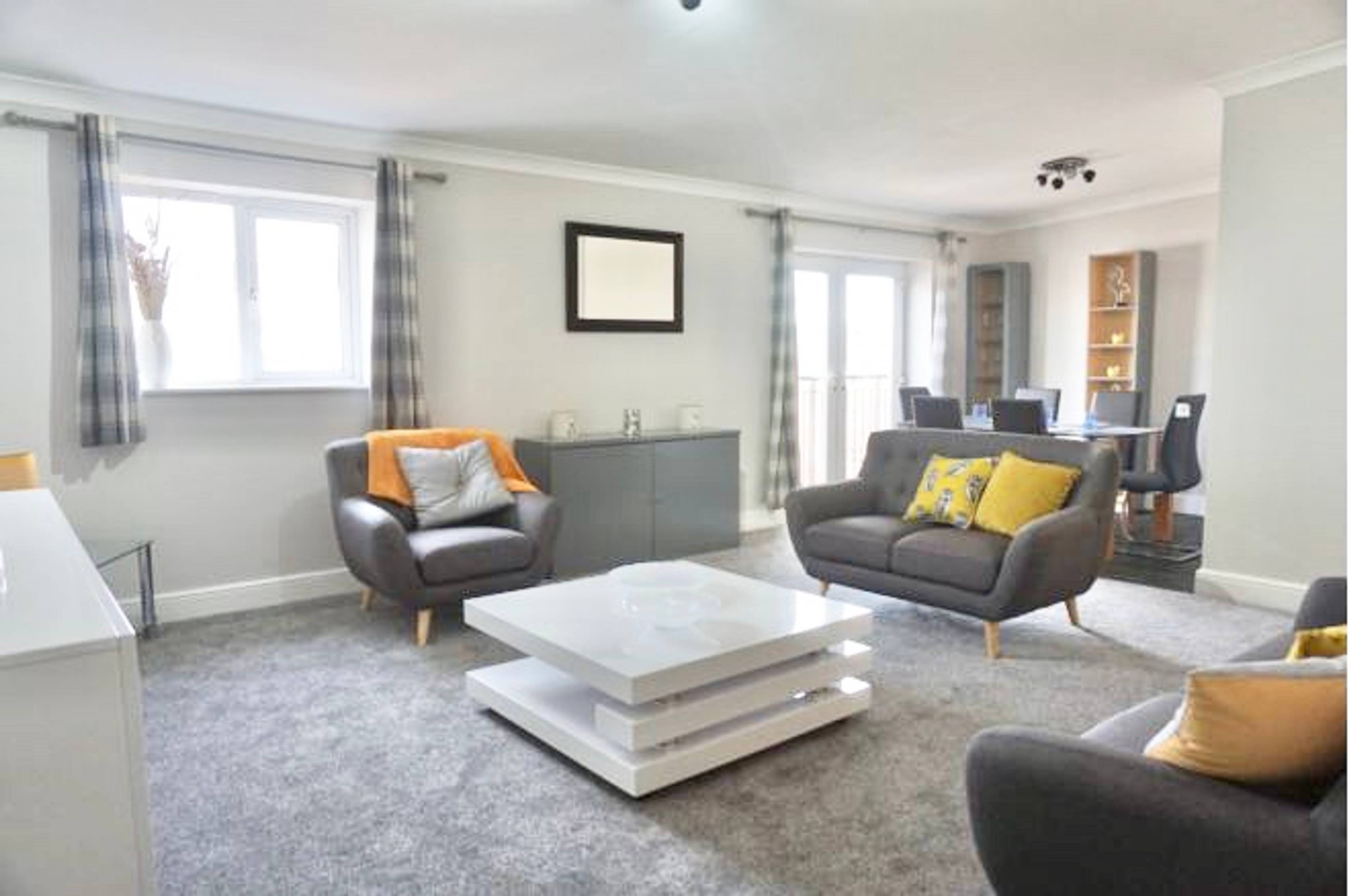 Lounge/Dining Room