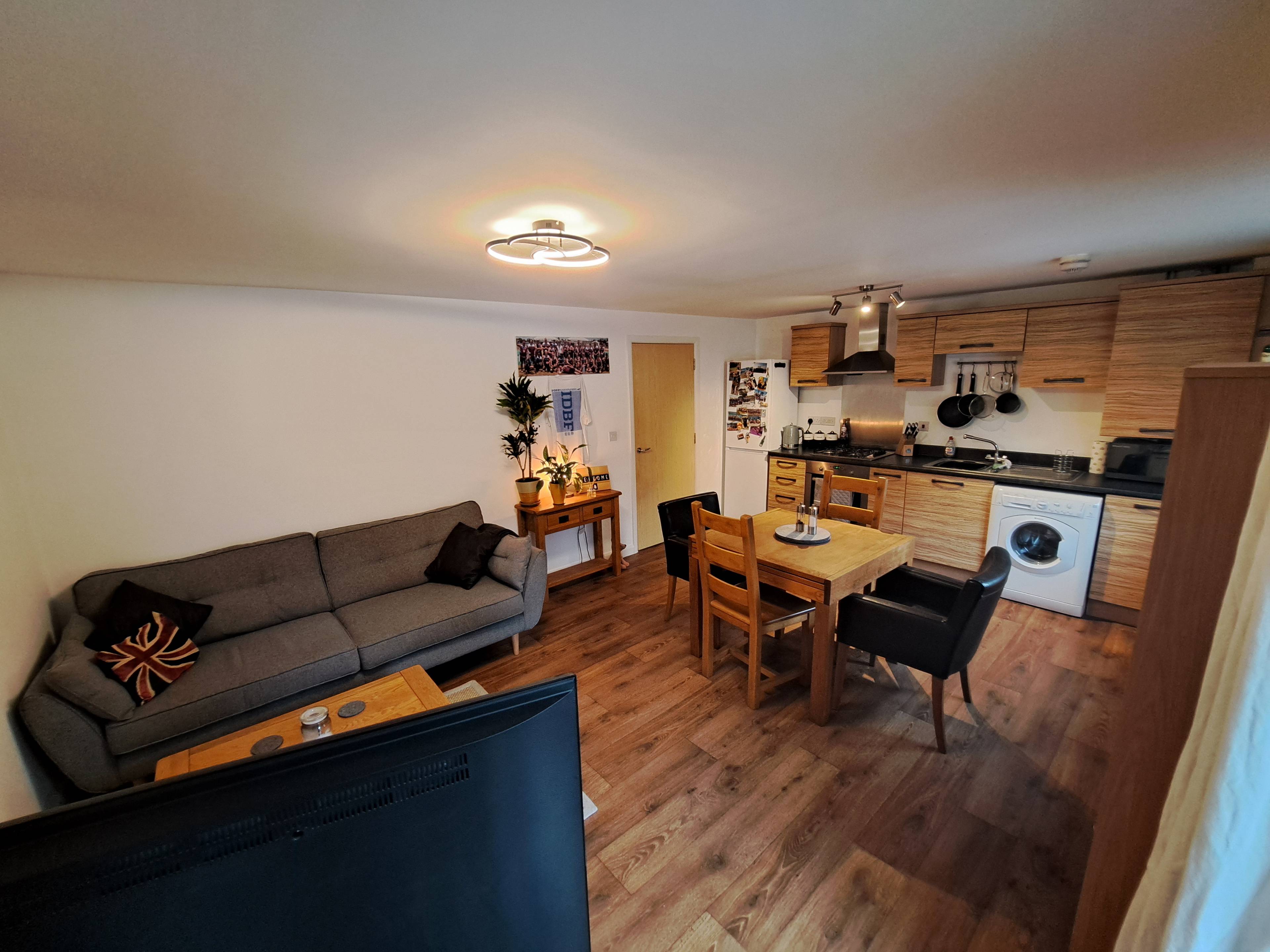 Lounge / Kitchen