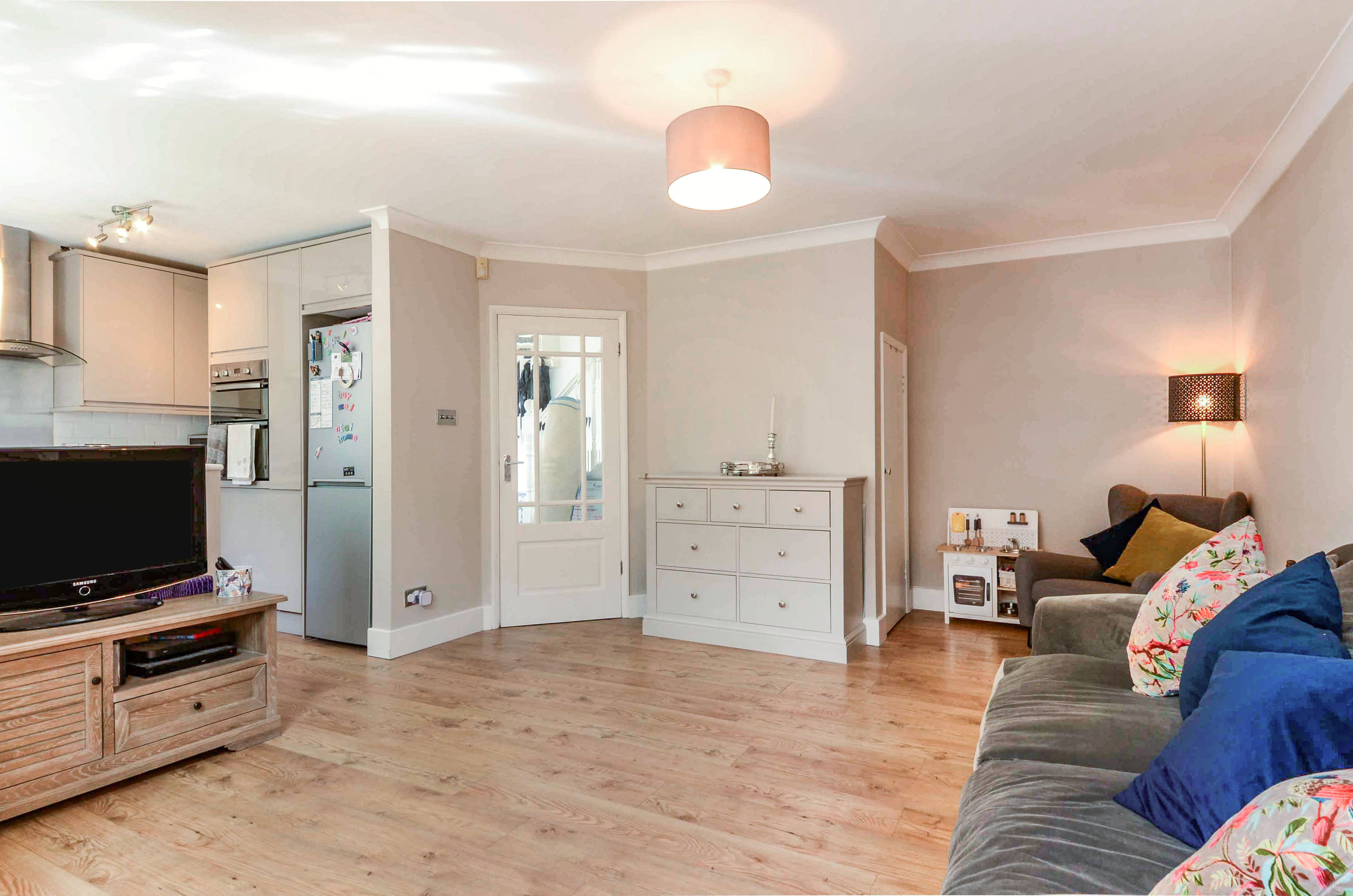 Lounge / Kitchen