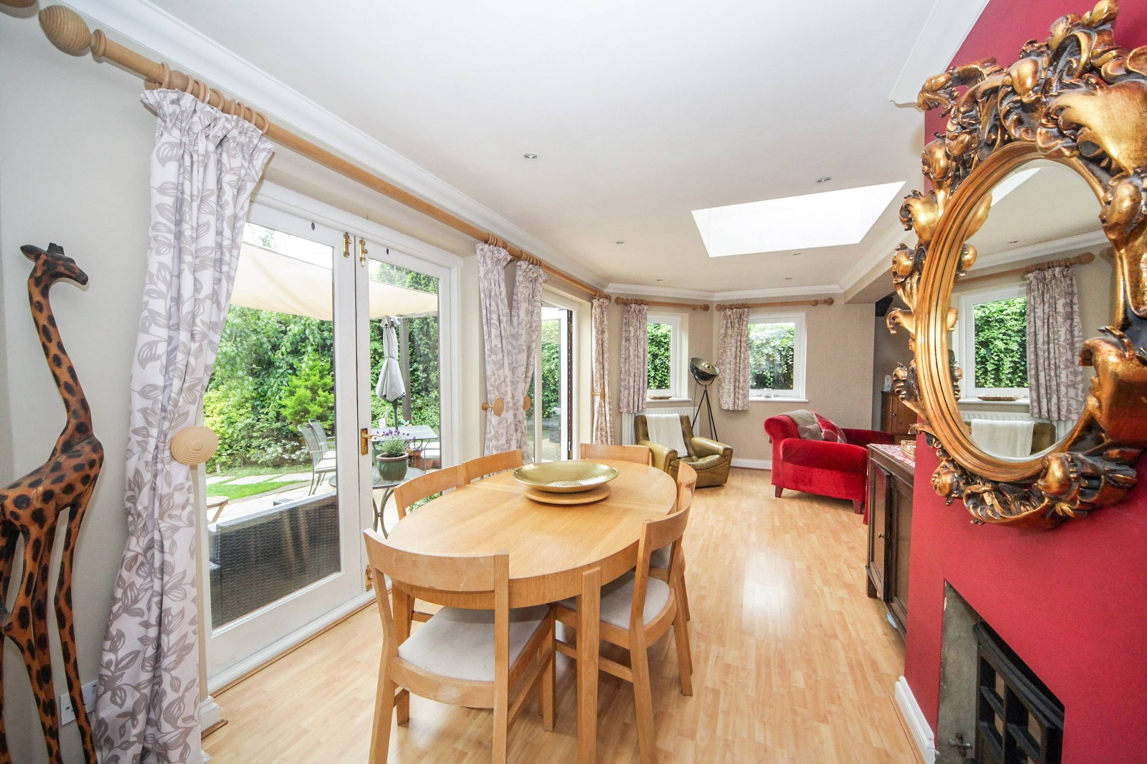 Lounge/Dining Room