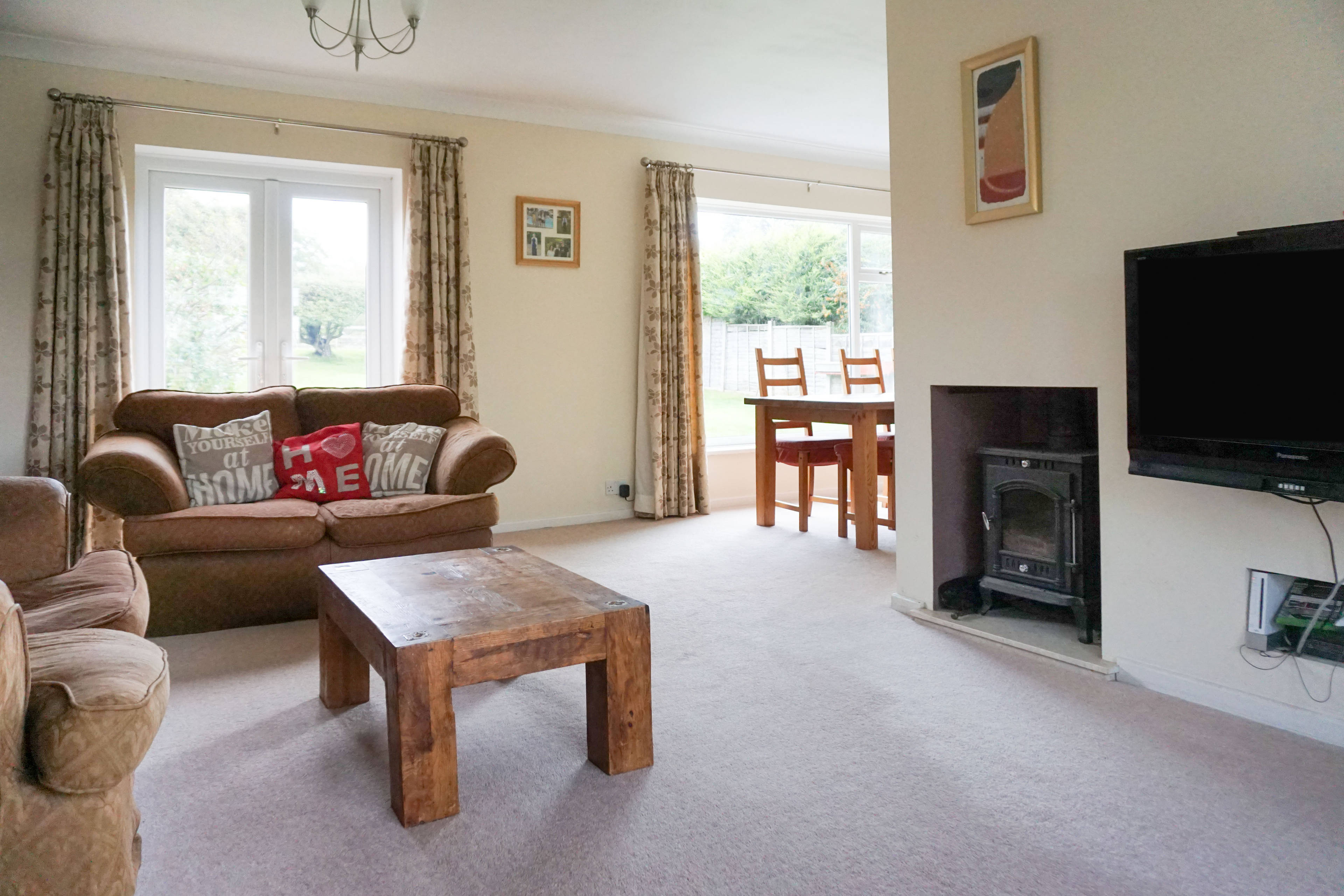 Lounge/Dining Room