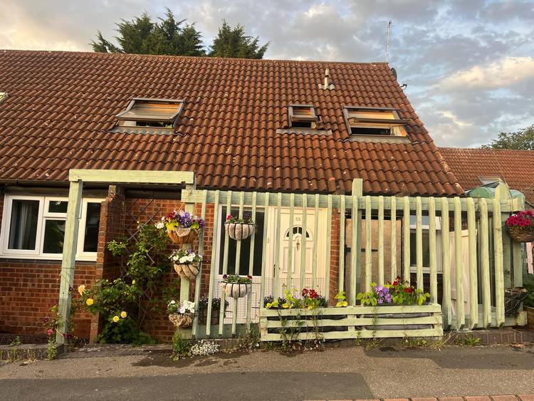 3 bedroom end of terrace house