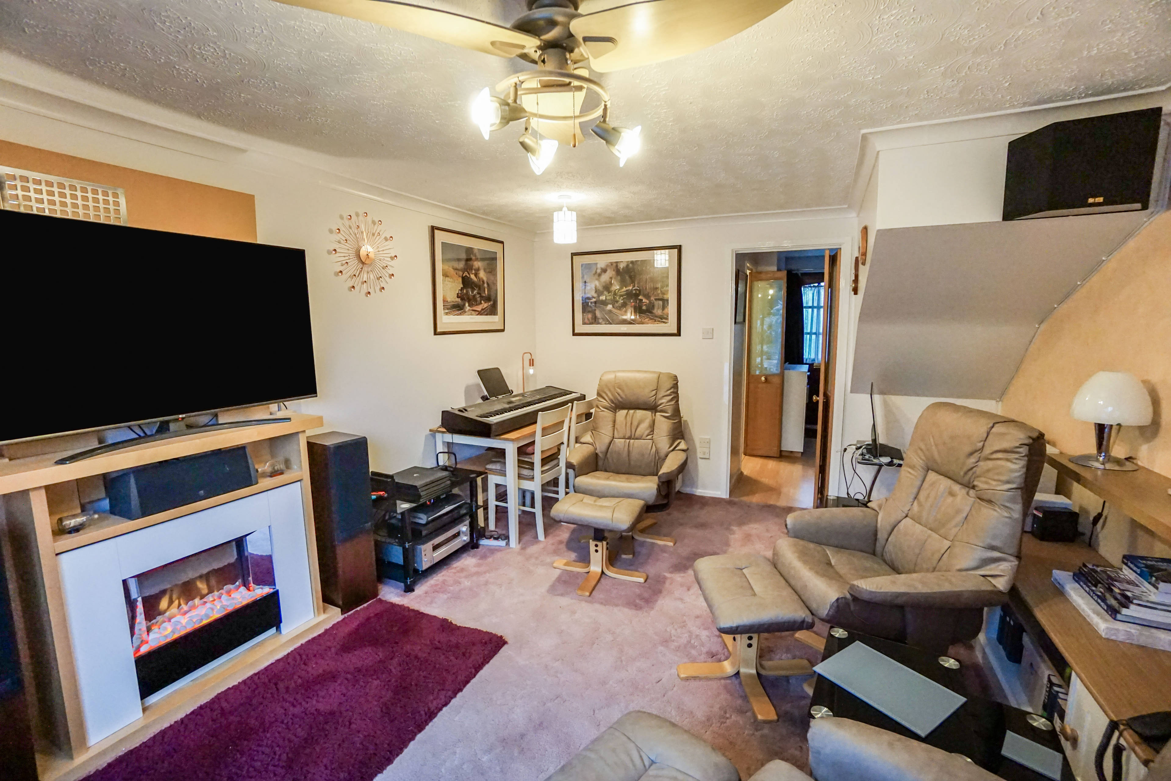 Lounge/Dining Room
