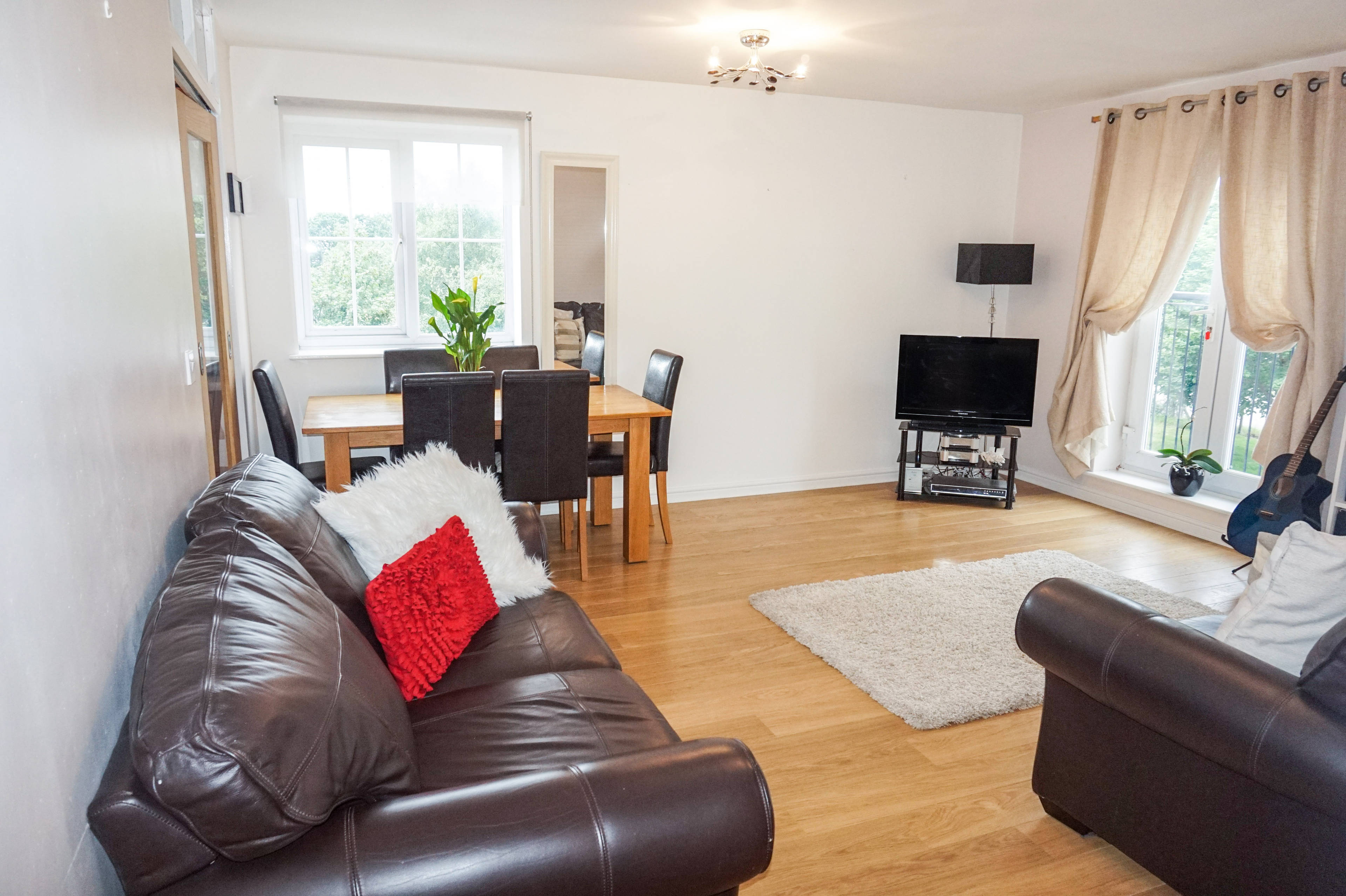 Lounge/Dining Room