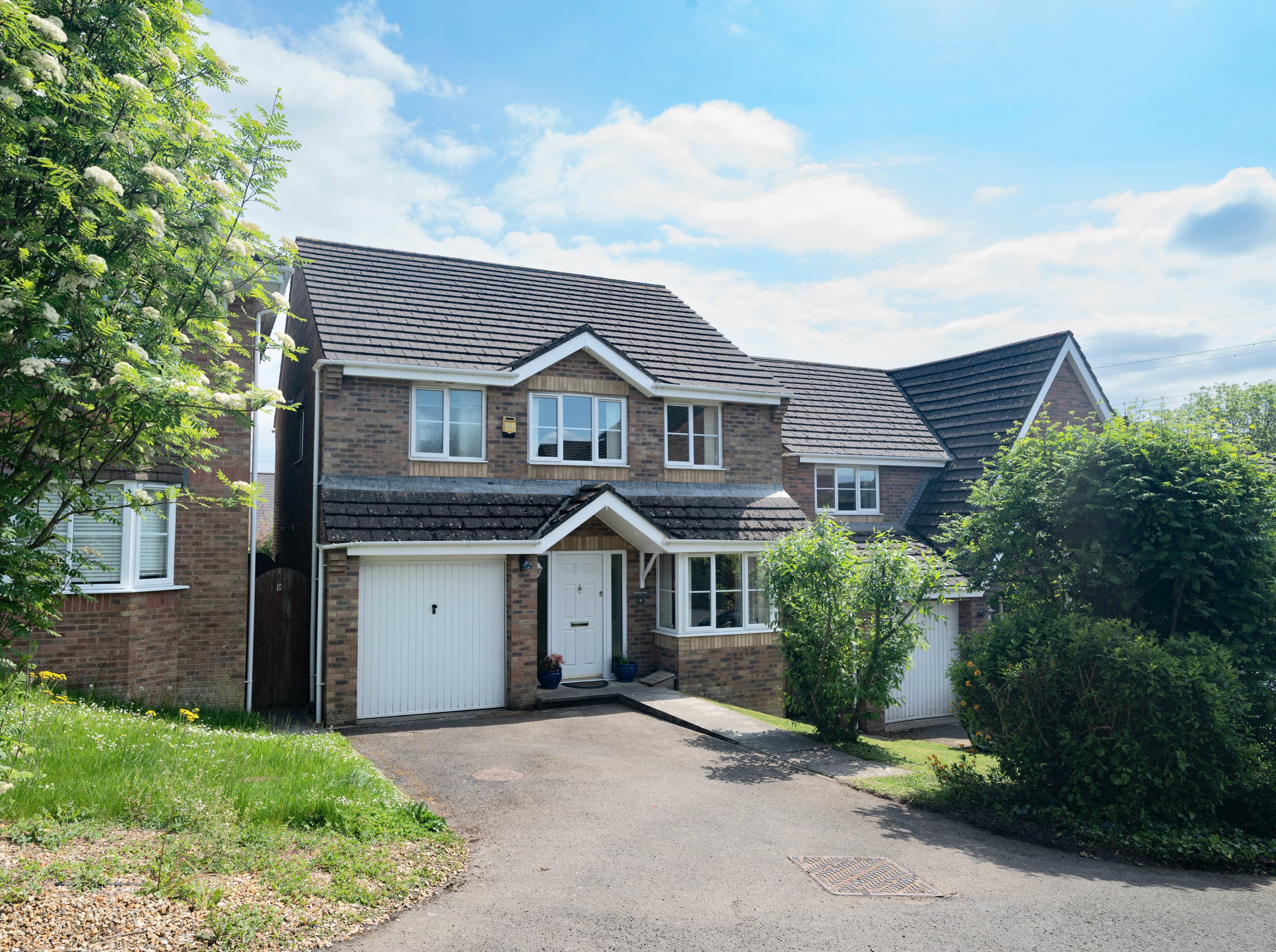 Ffordd Y Groes, Bridgend