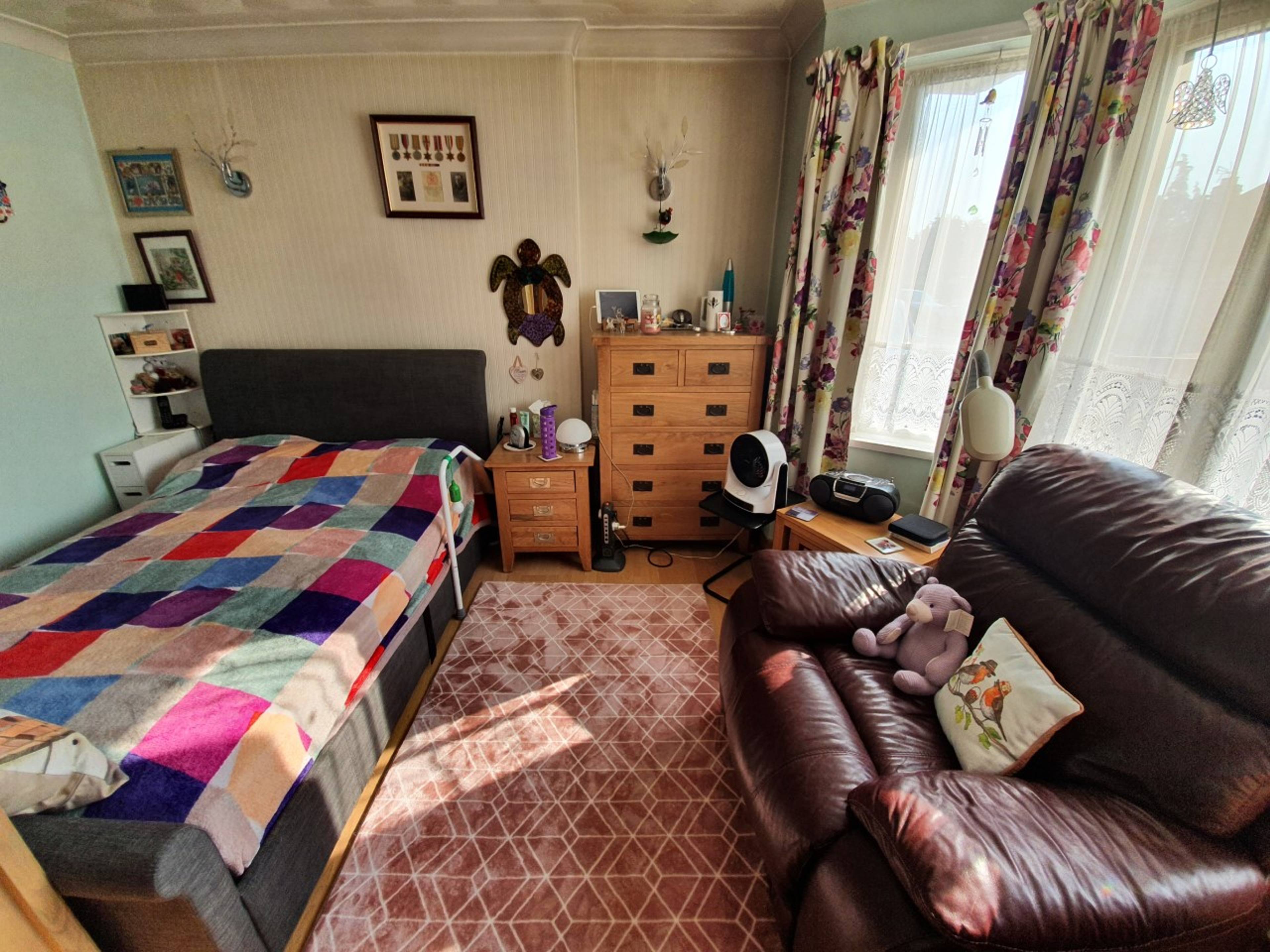 Living Room/Bedroom