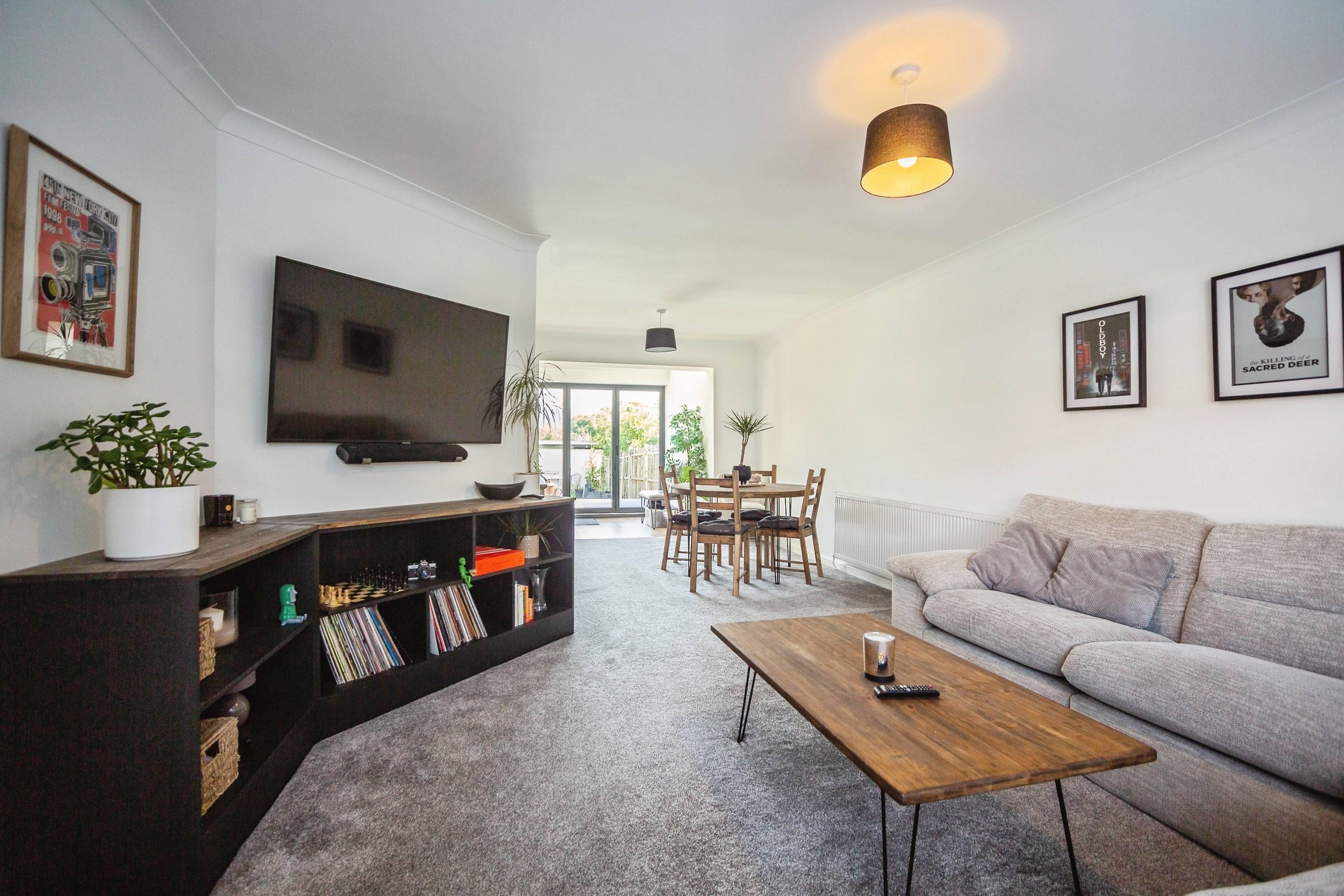 Lounge/Dining Room