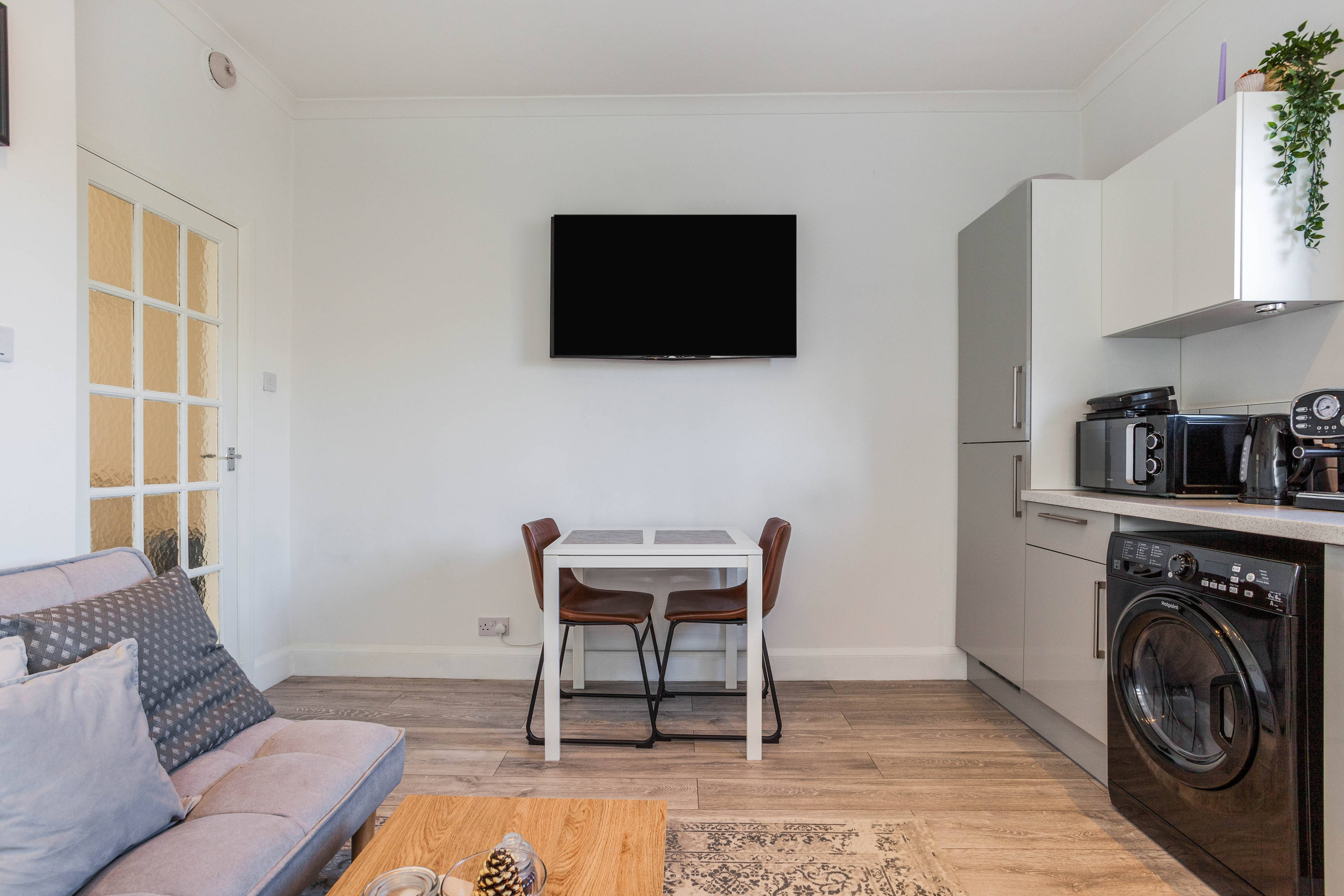 Lounge / Kitchen