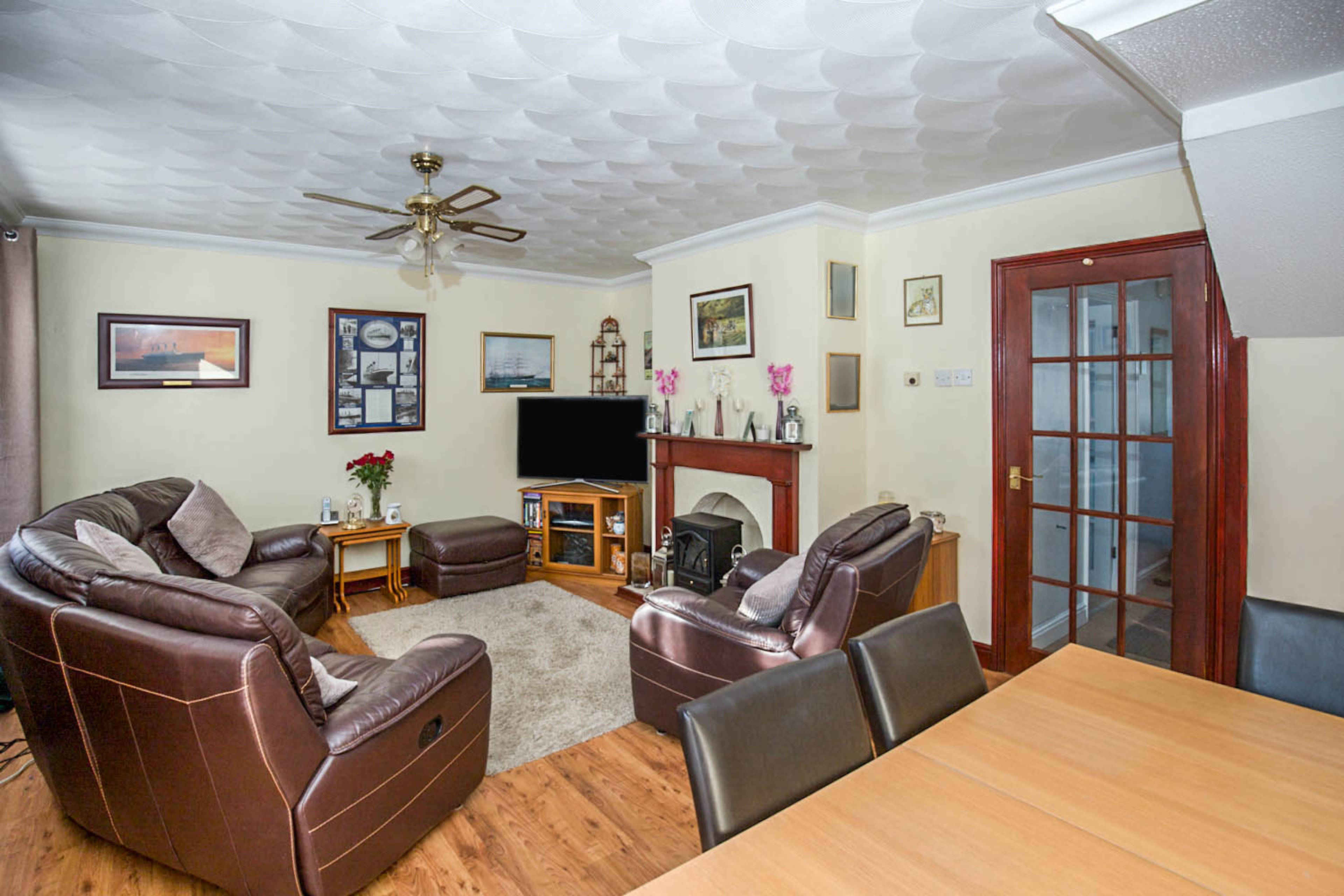 Lounge/Dining Room