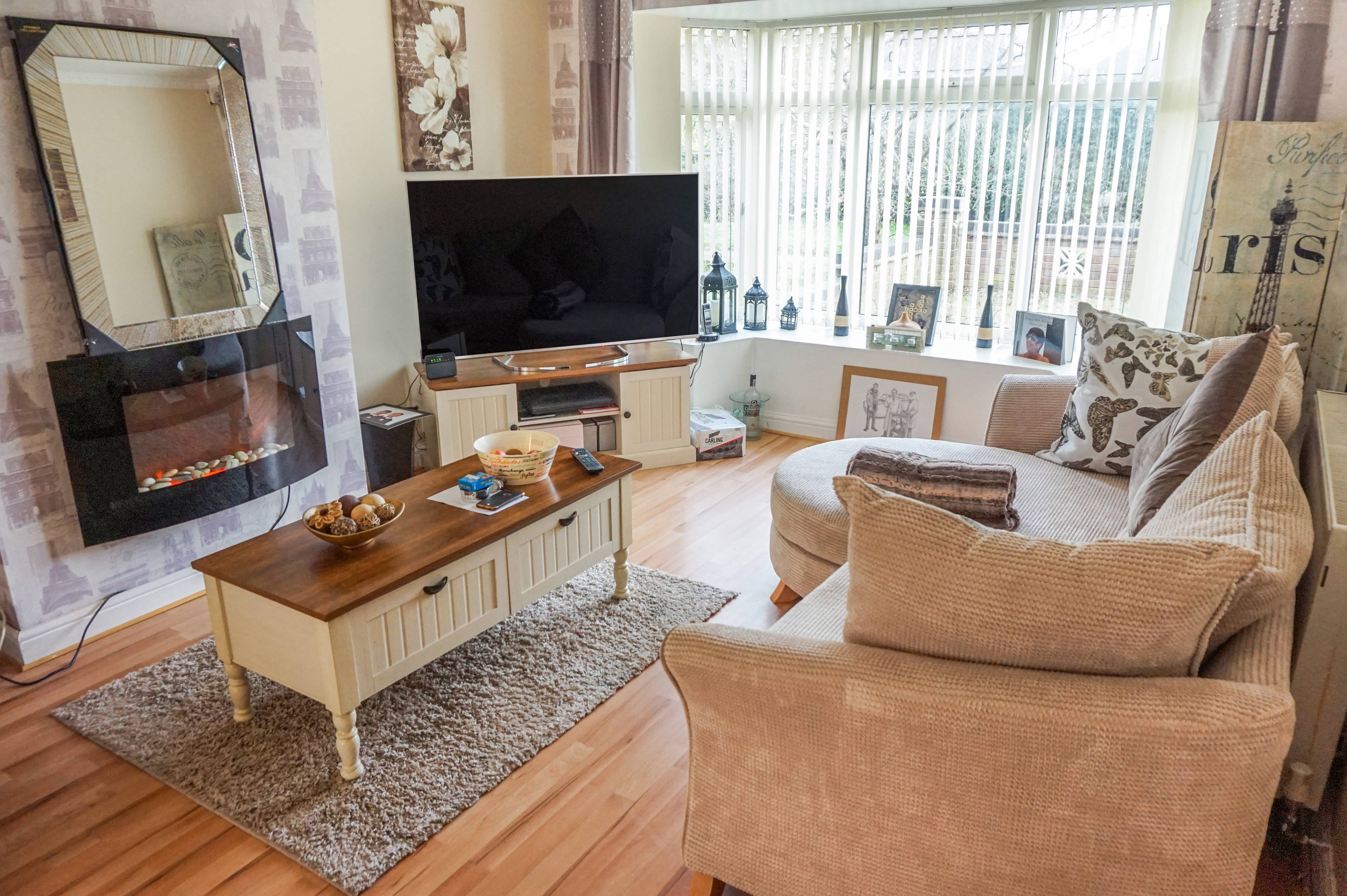 Lounge/Dining Room