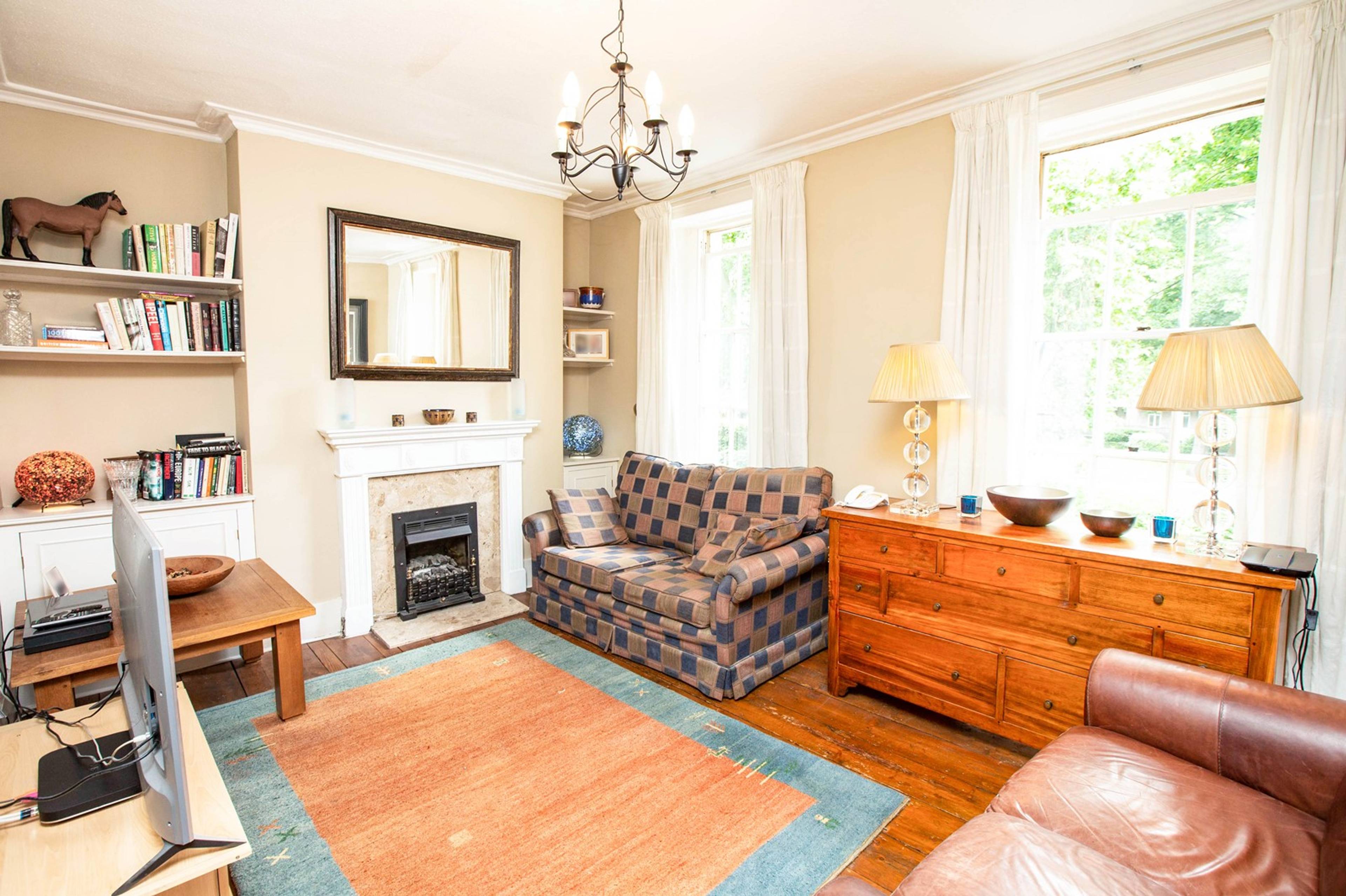 Lounge/Dining Room