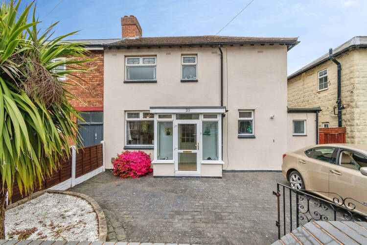 3 bedroom end-terraced
