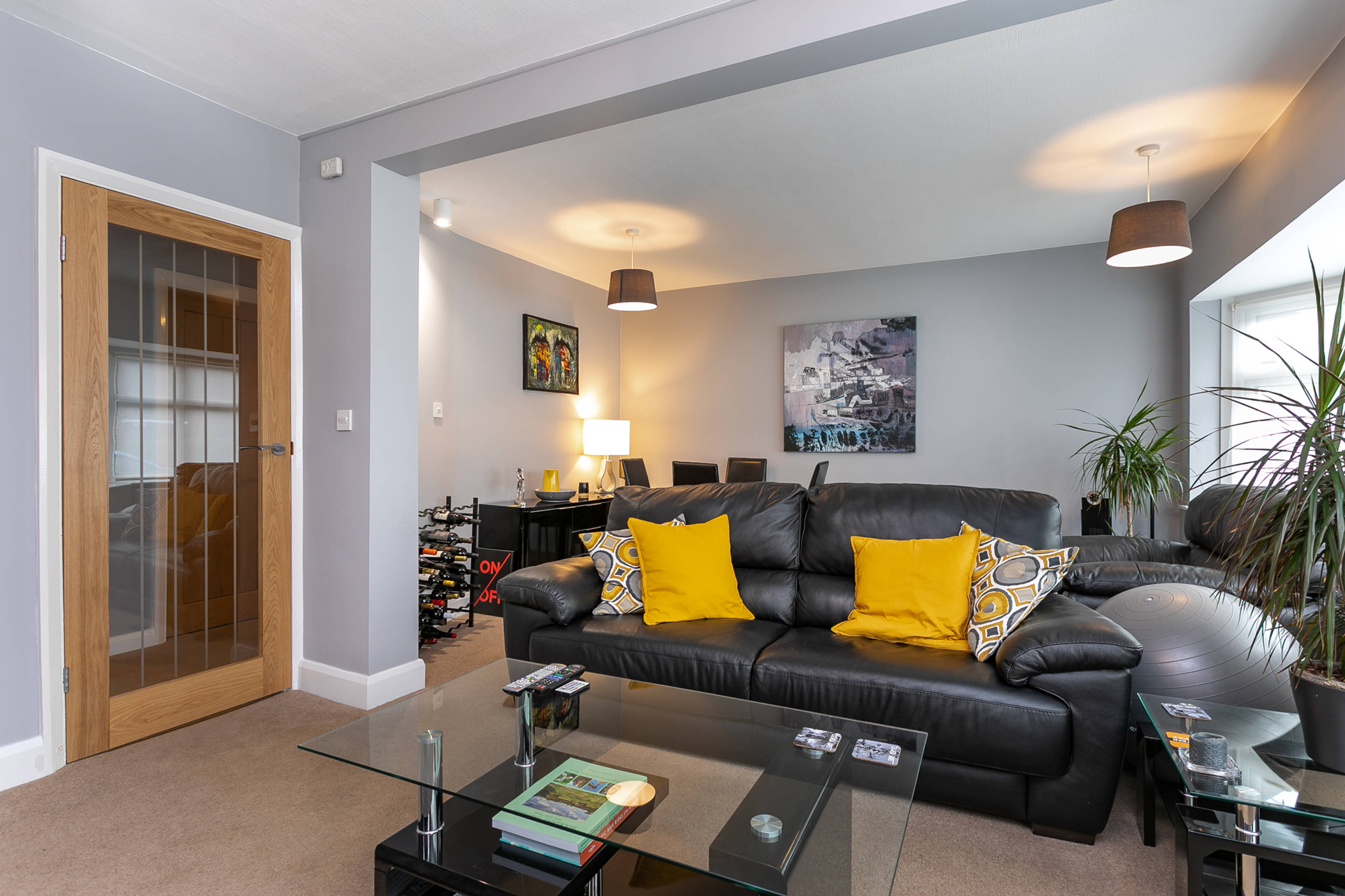 Lounge/Dining Room