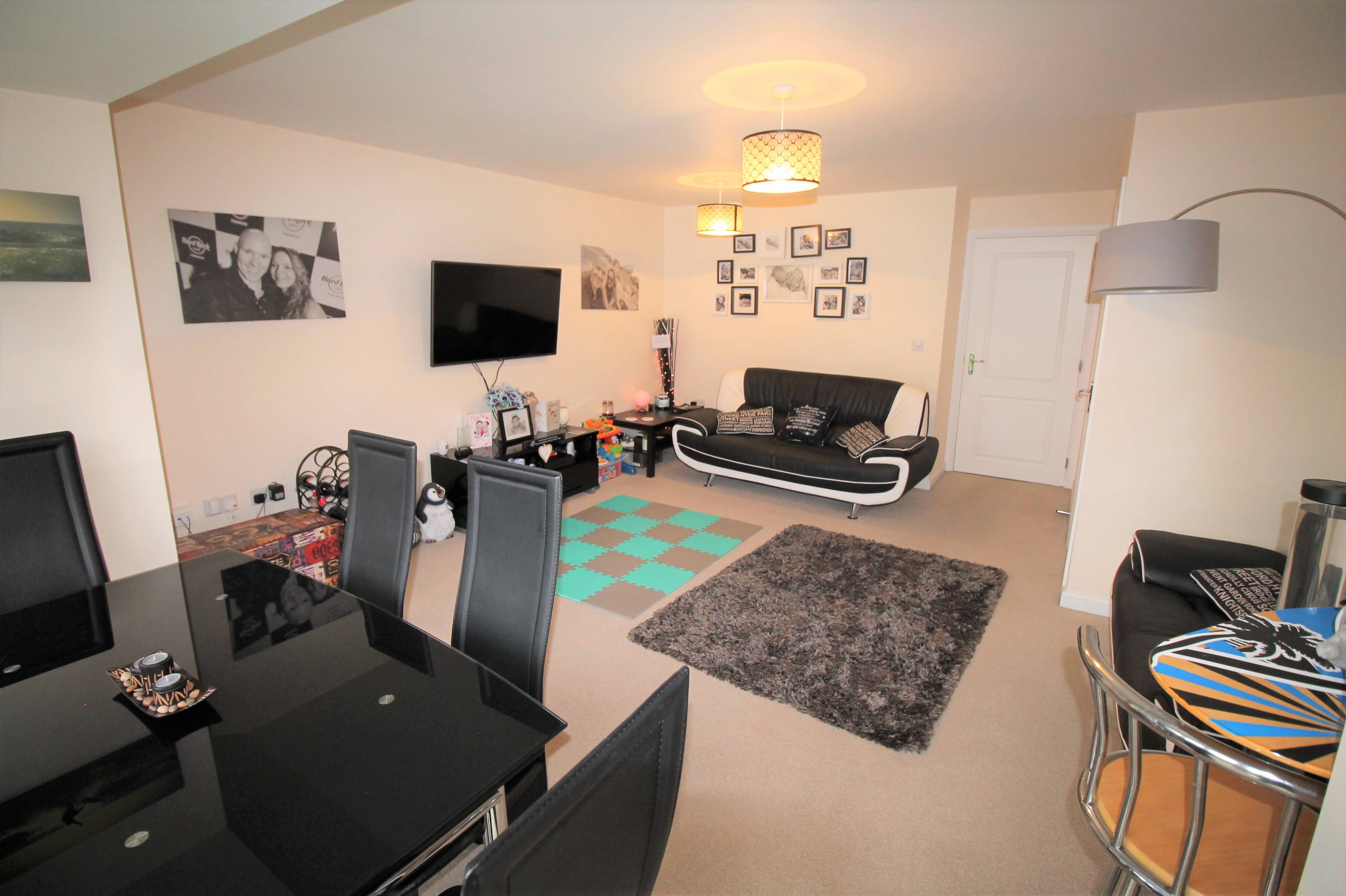Lounge/Dining Room