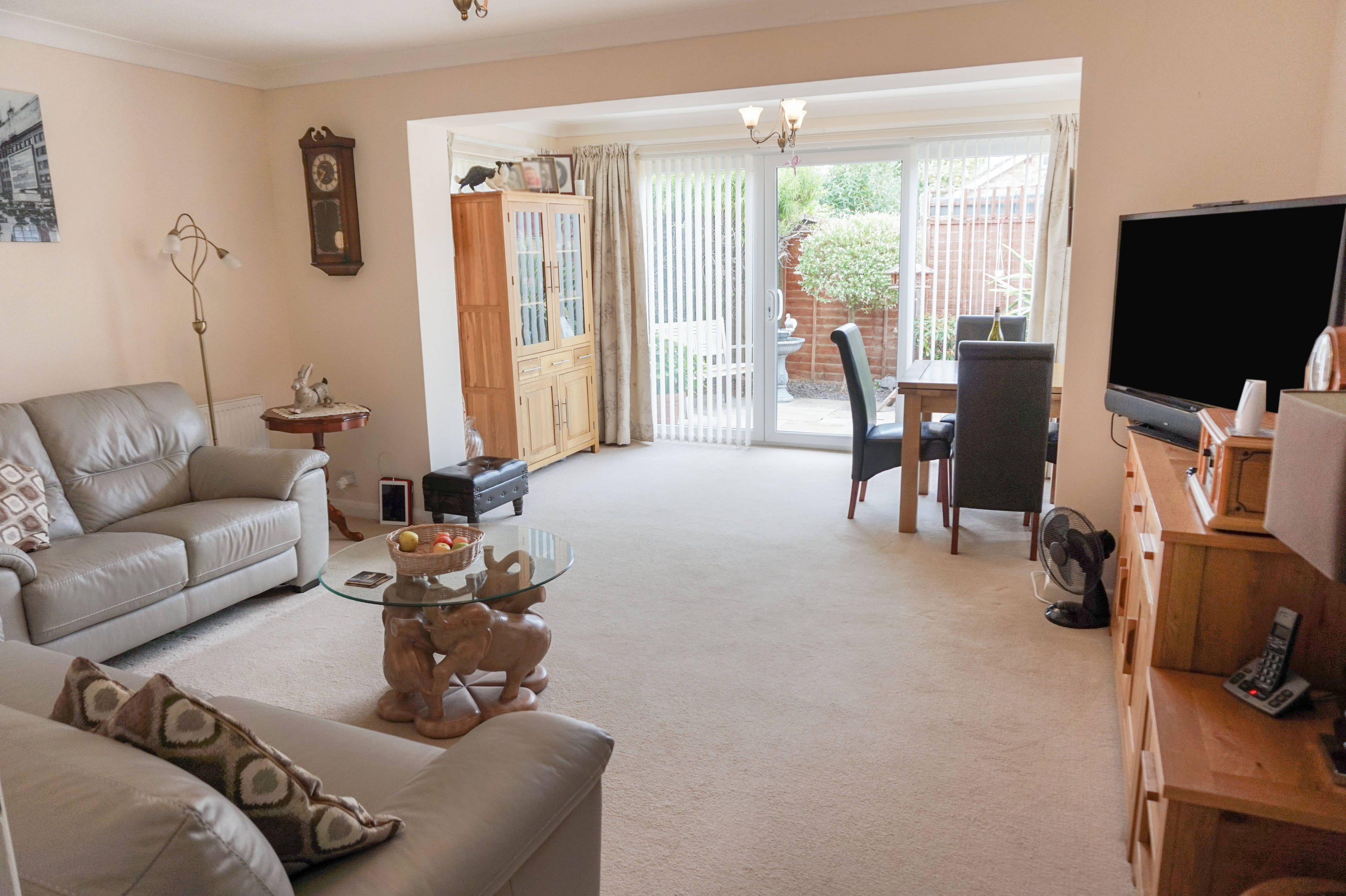 Lounge/Dining Room