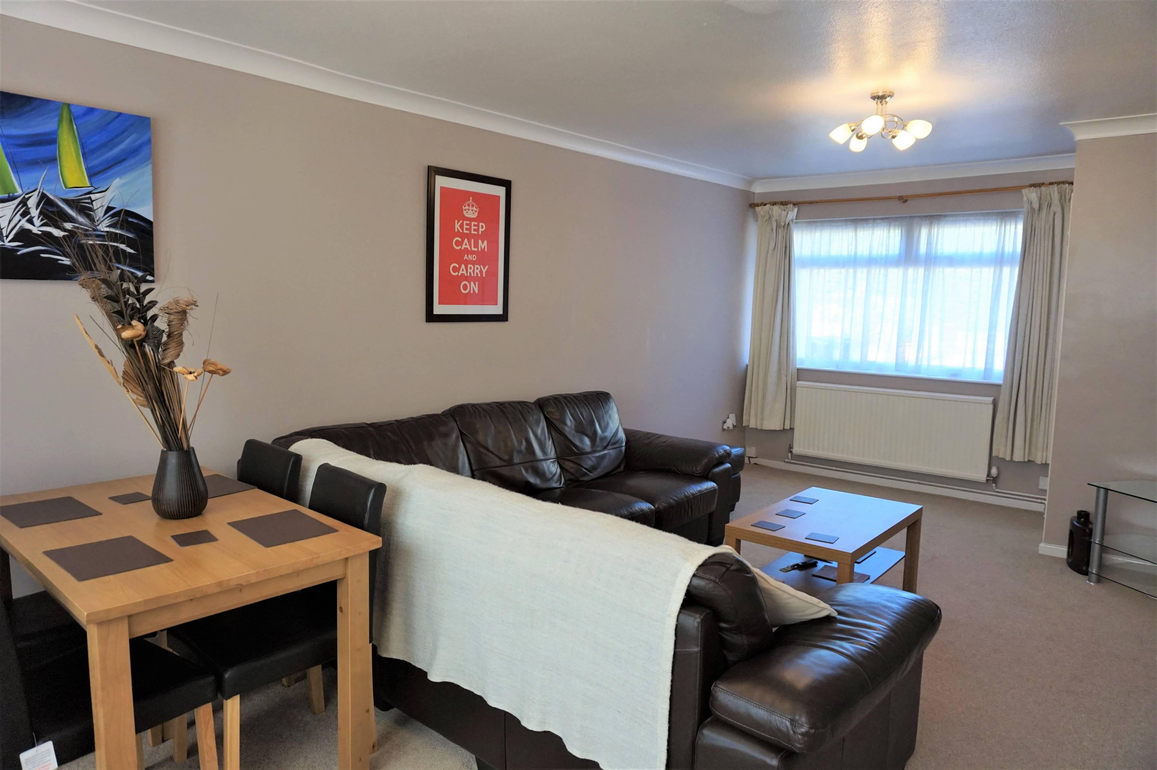 Lounge/Dining Room