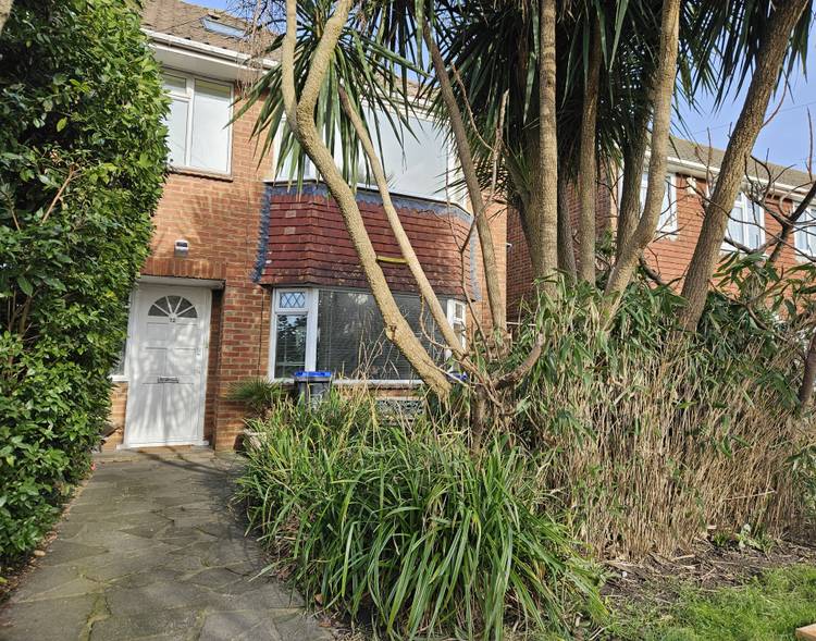 4 bedroom end of terrace house