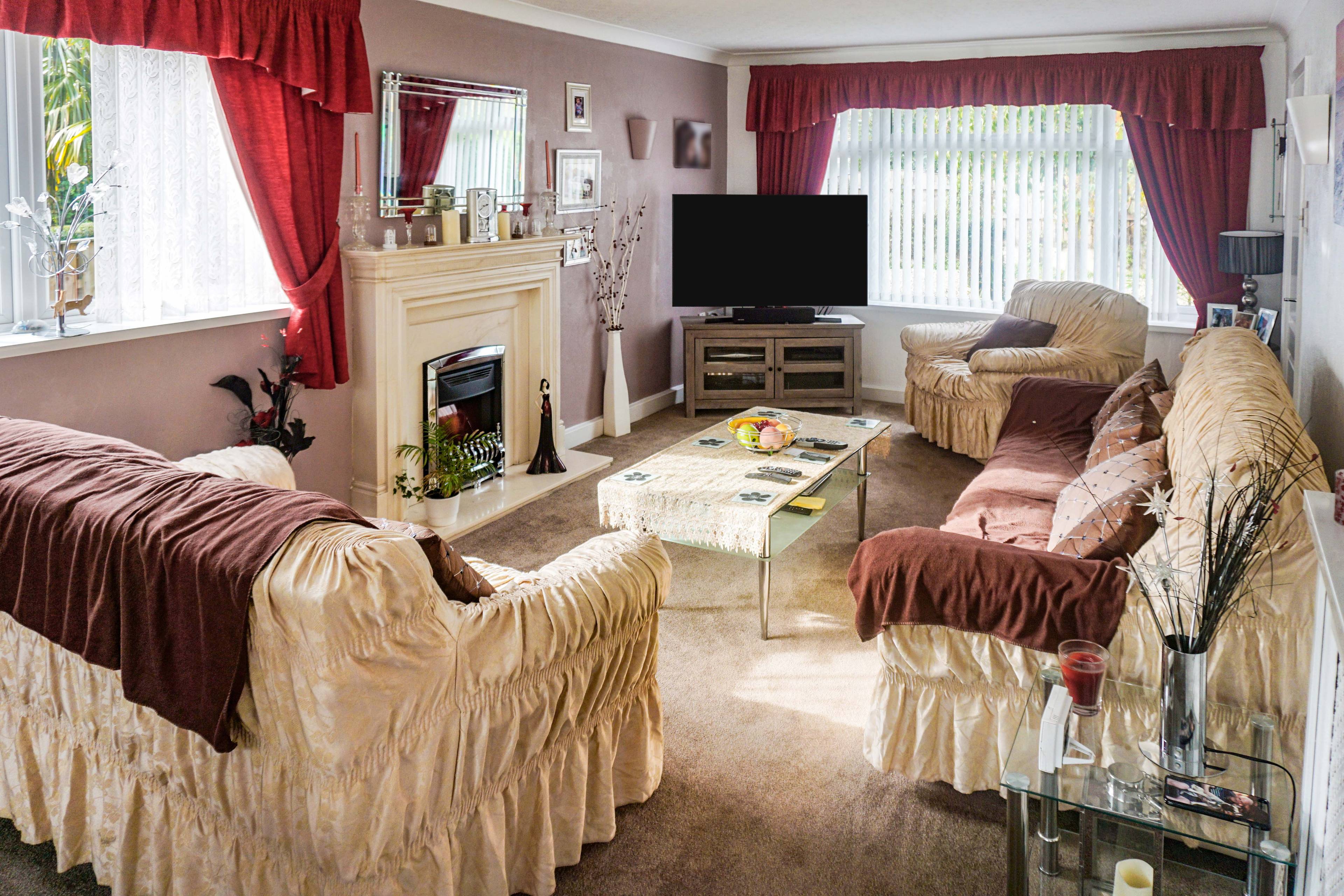 Lounge/Dining Room