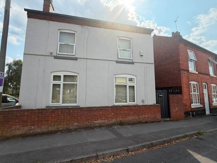 4 bedroom detached house