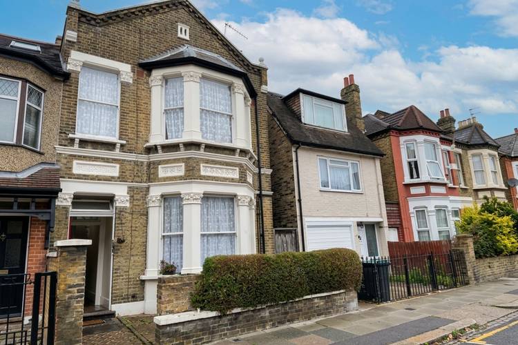 1 bedroom studio flat