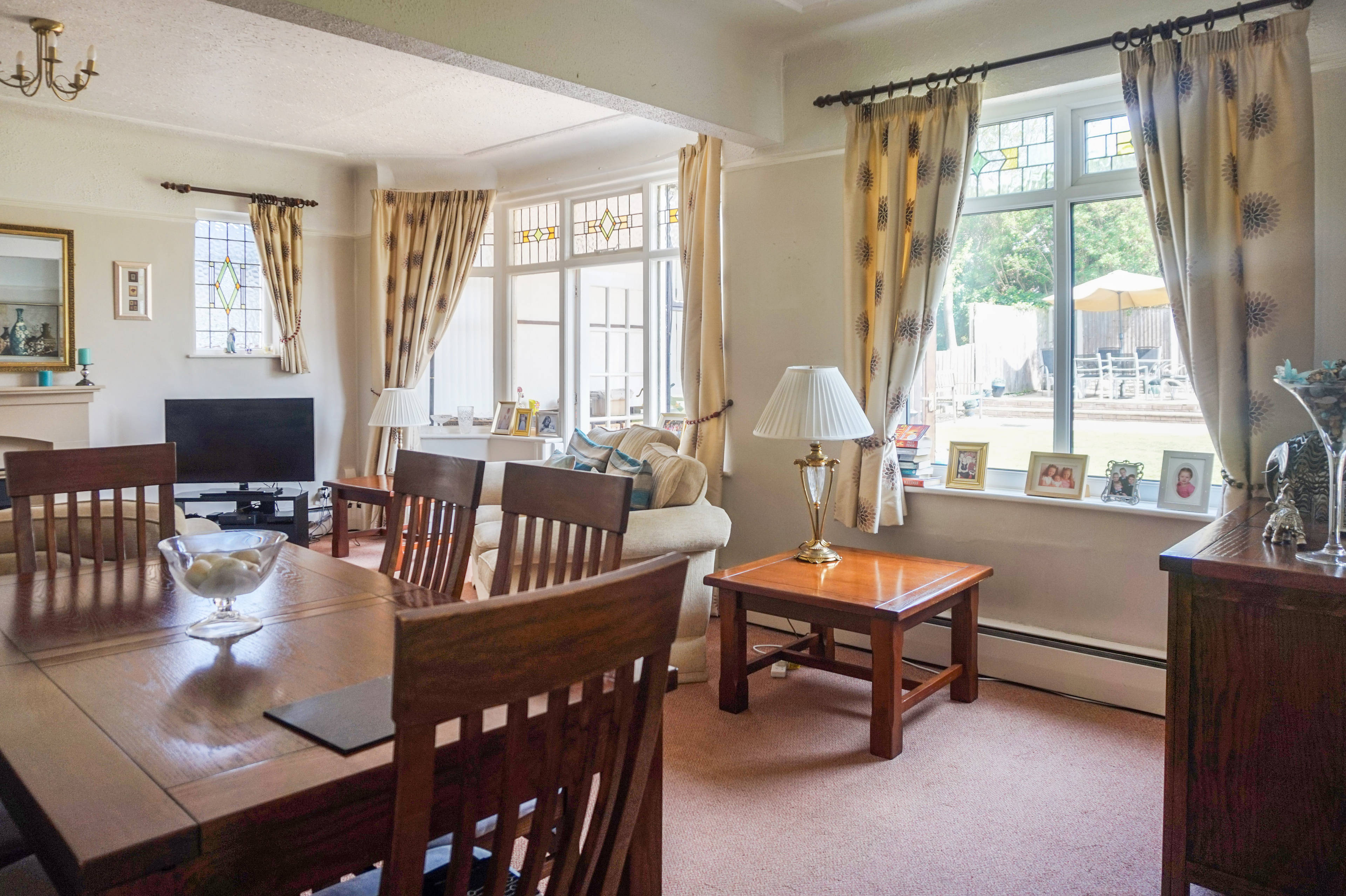 Lounge/Dining Room
